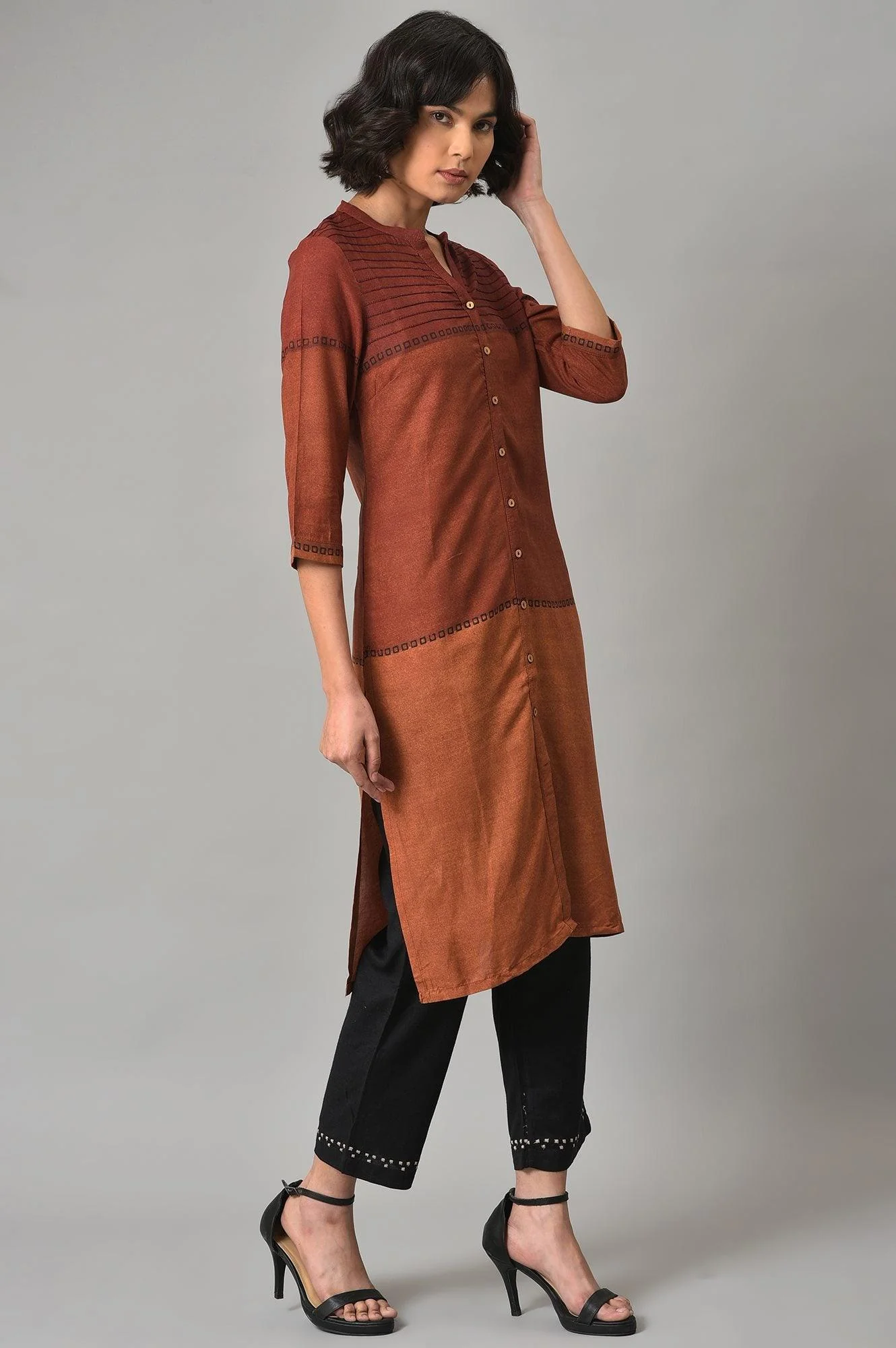 Red Printed Mandarin Collar kurta With Black Straight Pants - Image 5