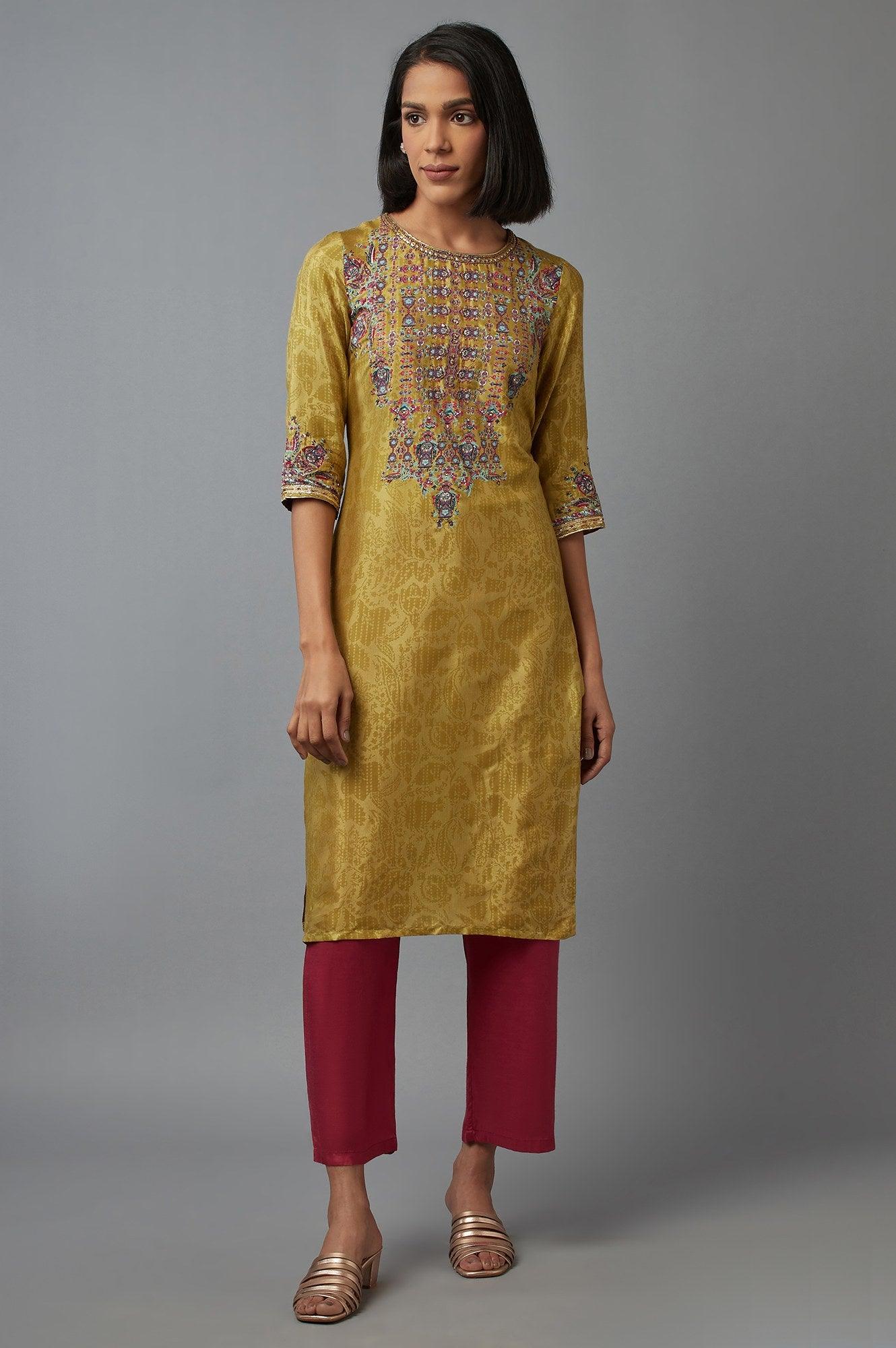 Red Solid Slim Pants in Straight Silhouette - Image 5