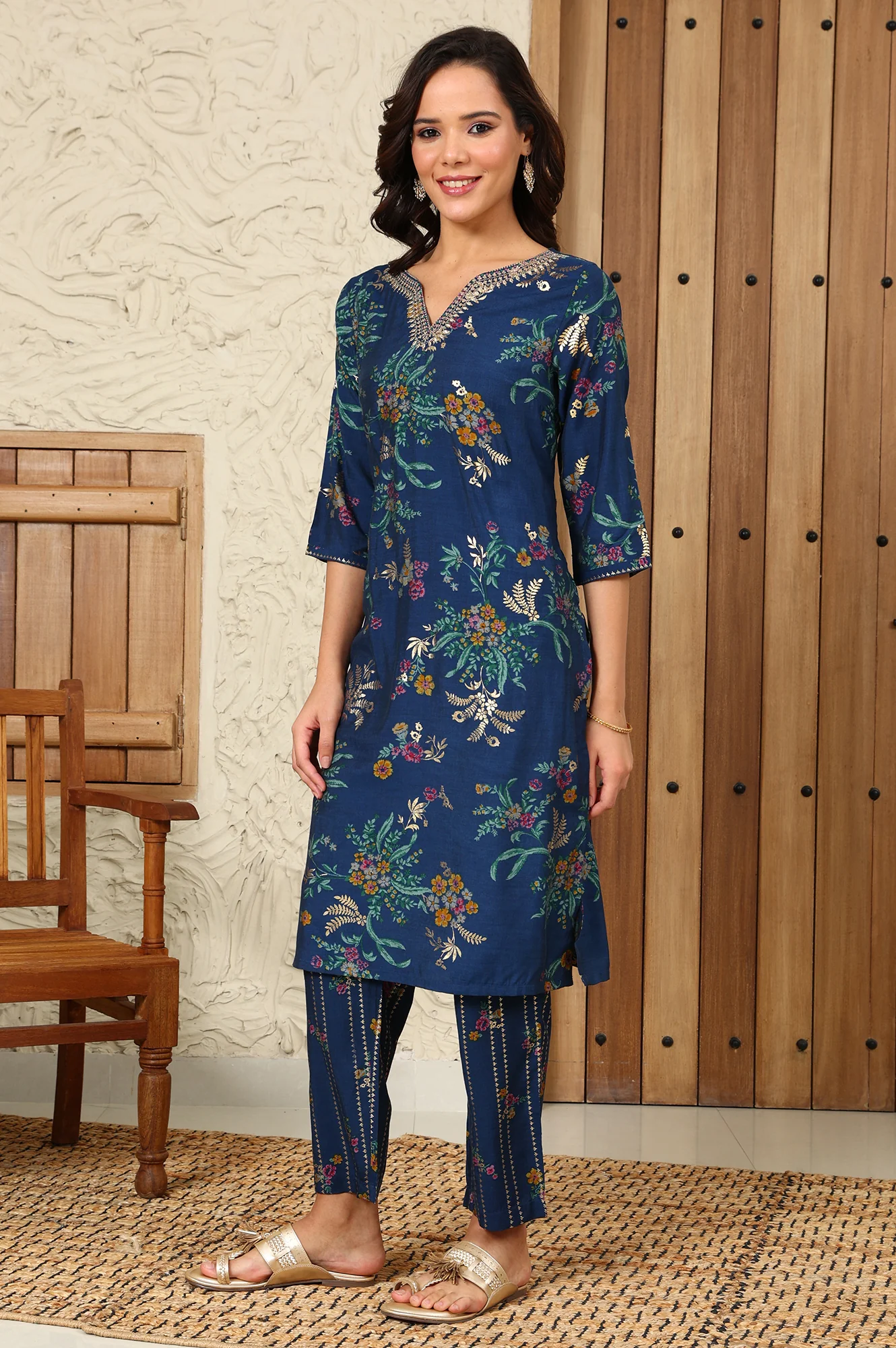 Royal Blue Foil Floral Printed Vicuna Crepe Straight Kurta And Pants Set - Image 4