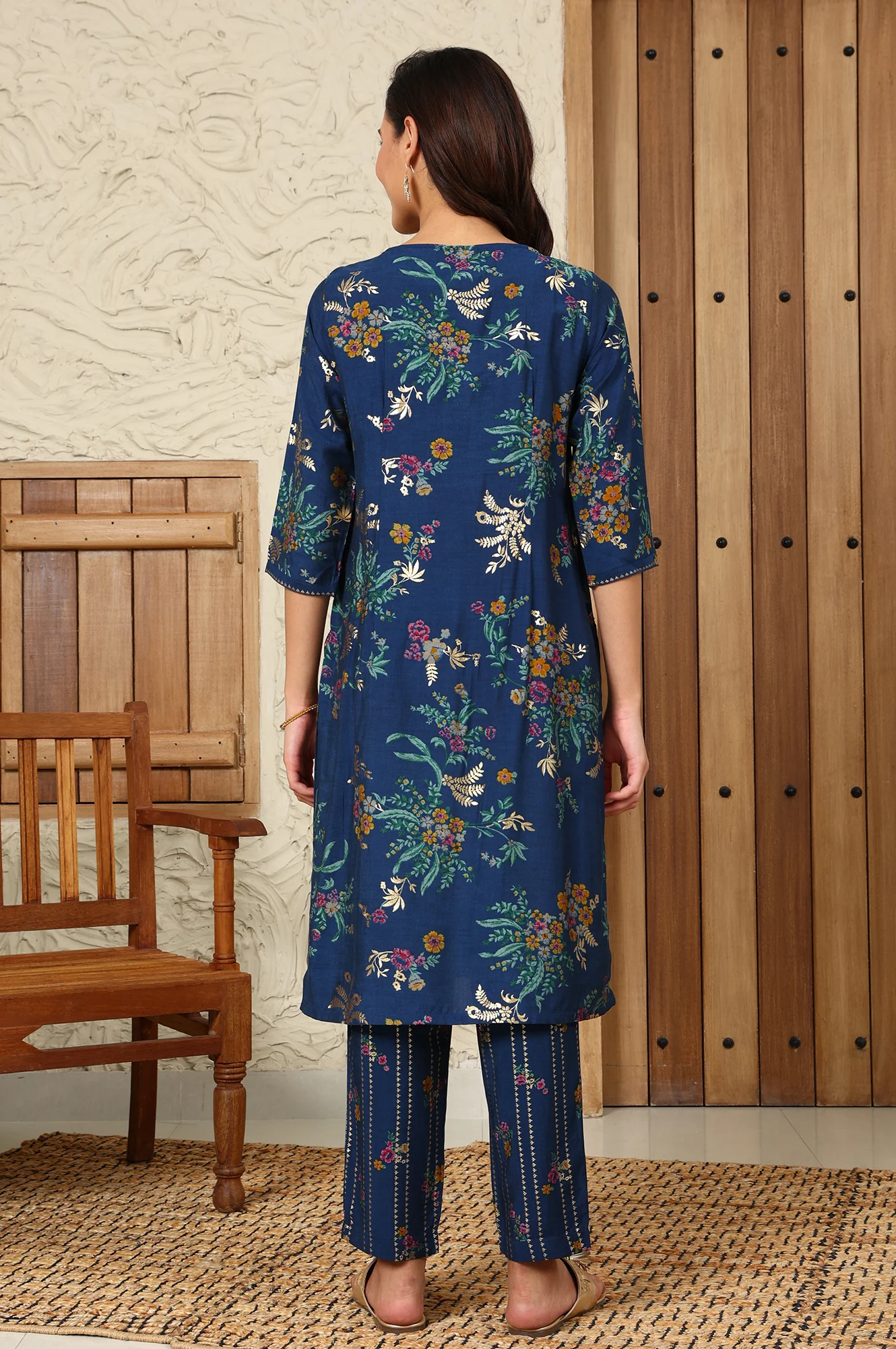Royal Blue Foil Floral Printed Vicuna Crepe Straight Kurta And Pants Set - Image 5