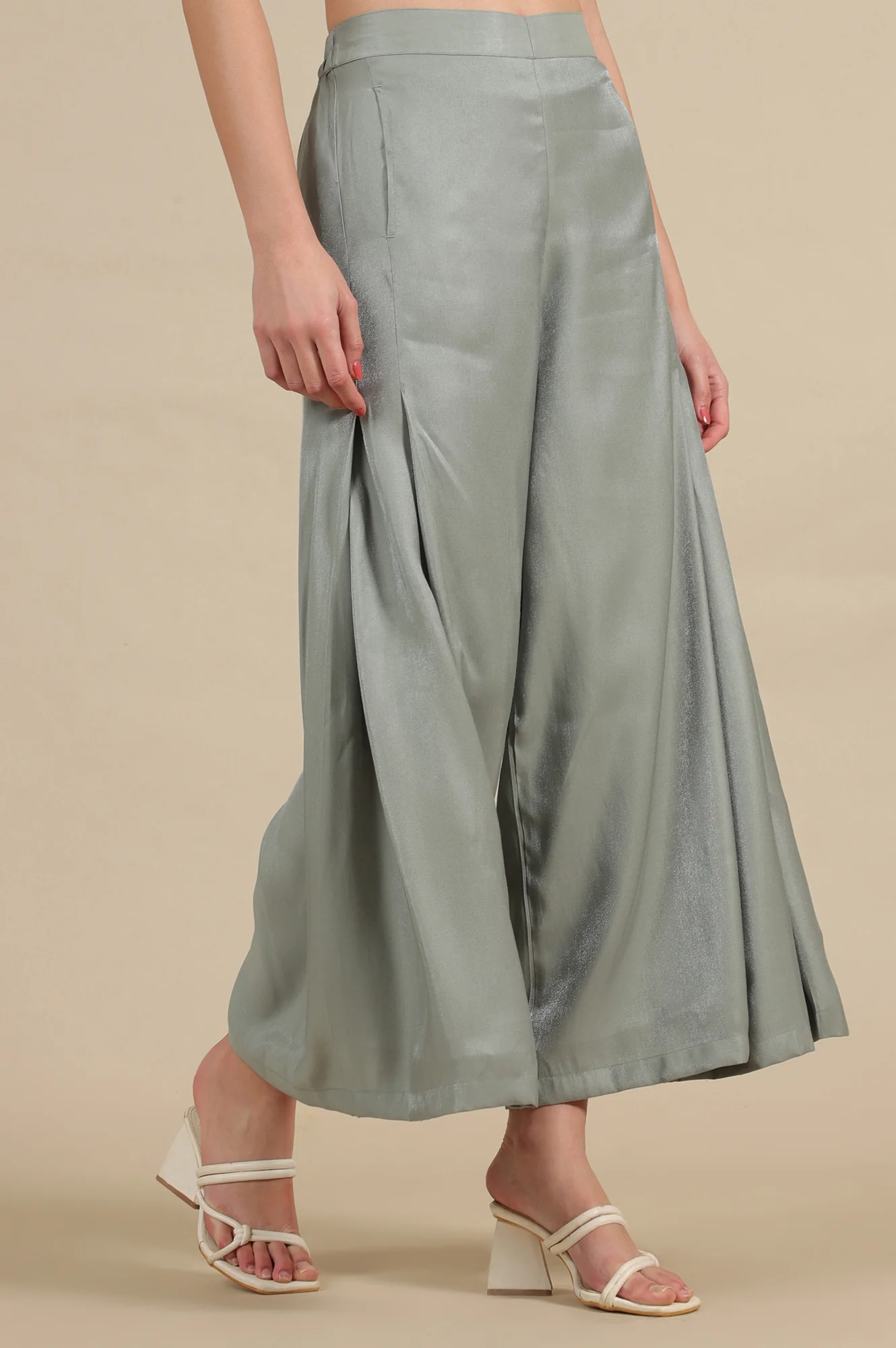 Elleven Women's Grey Solid Flared Rayon Palazzo With Pleated Detail - Image 4