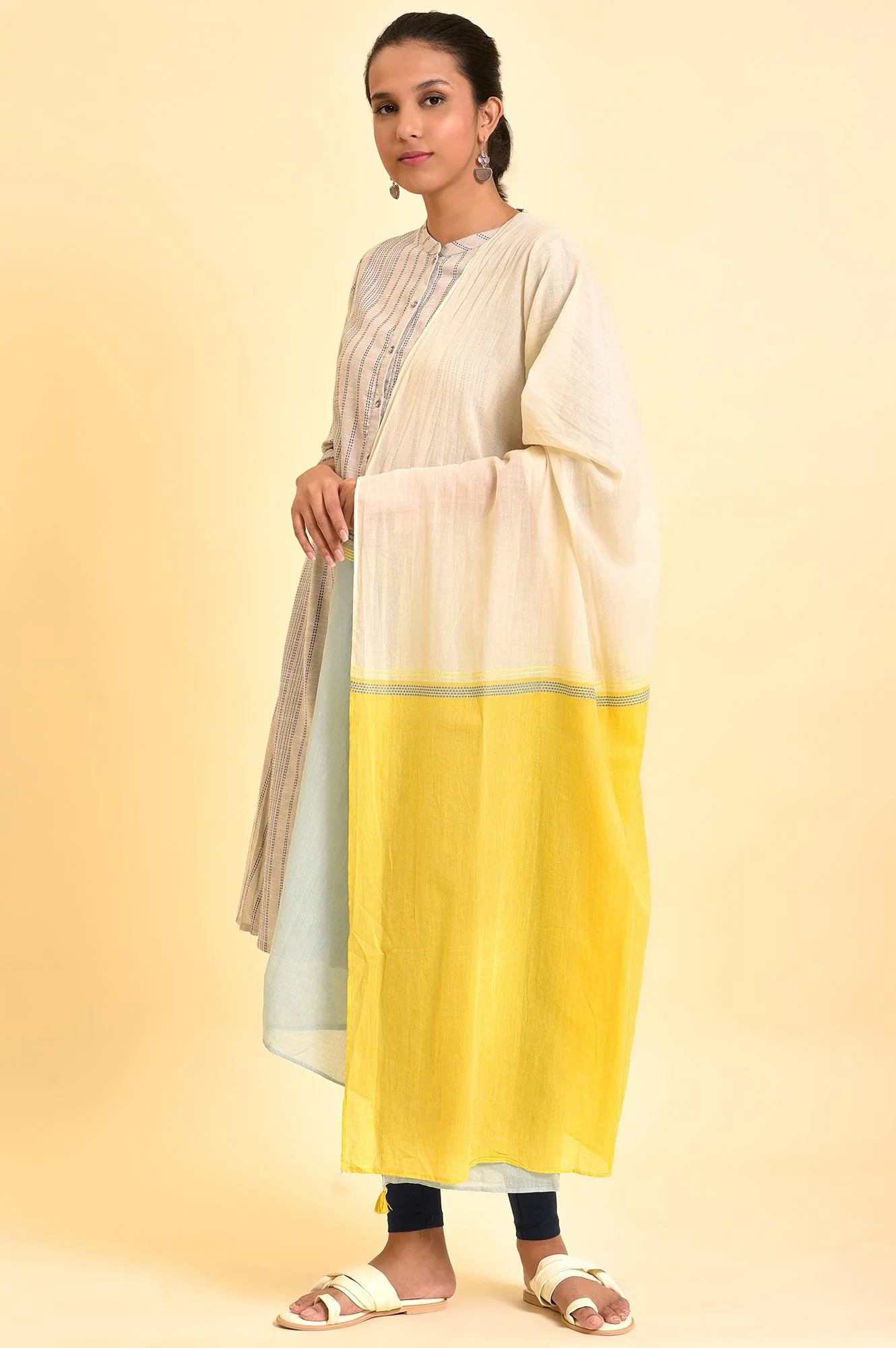 Soft Multicoloured Yarn-Dyed Dupatta - Image 2