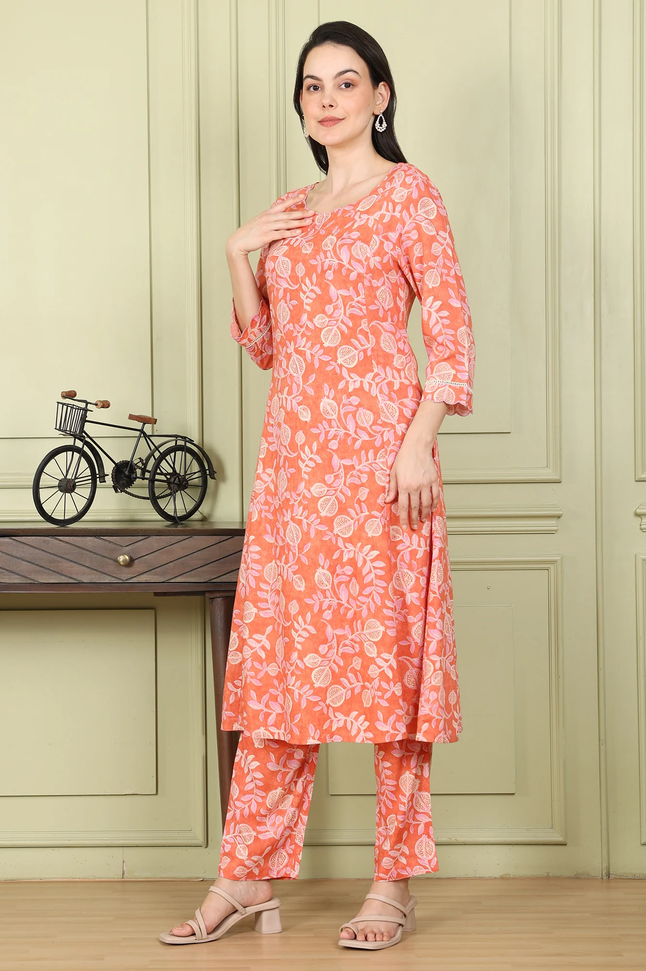 Tangy Orange Floral Printed Breezy Rayon Kurta, Pants Co-Ord Set With Dupatta - Image 4