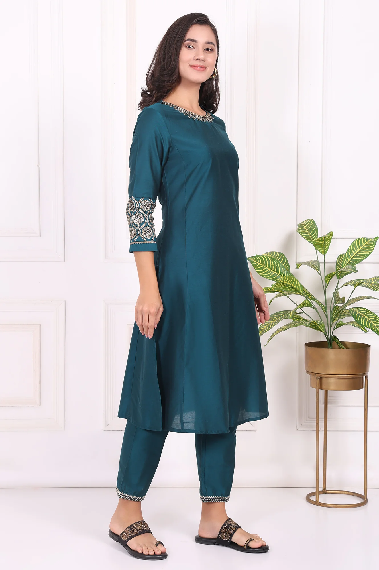 Teal Solid Embroidered Straight Kurta and Straight Pants Set - Image 6