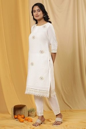 White A-Line Cotton Checker Kurta, Pants And Dupatta Set - Image 3