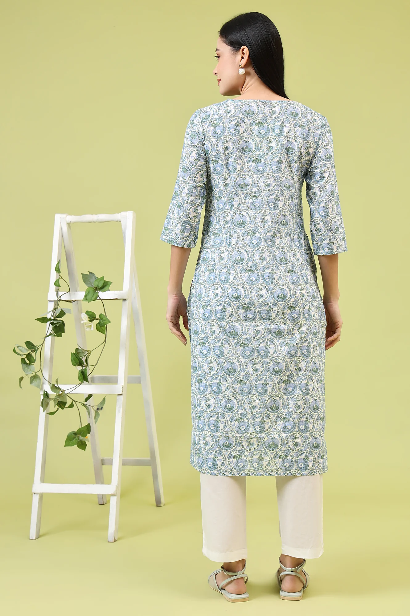White and Blue Geometric Printed Pure Cotton Straight Kurta with Lace Detail - Image 5