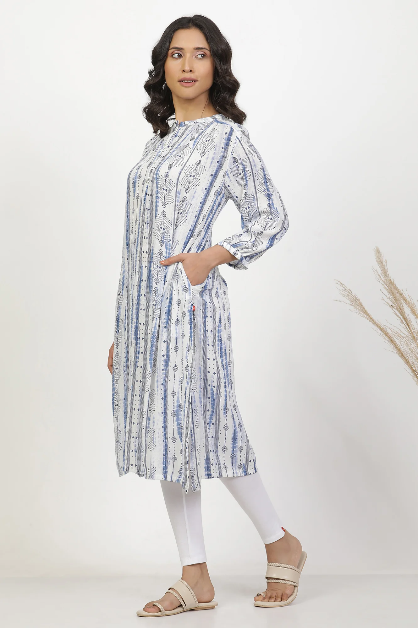 White And Blue Printed Kurta And Pants Set - Image 3