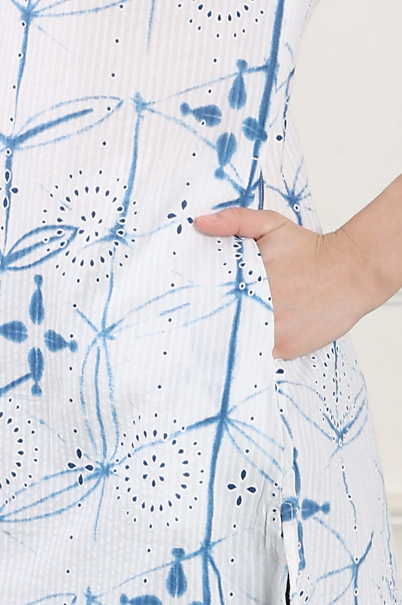 White And Blue Printed Pure Cotton Button Down Tunic With Puffed Sleeves - Image 7