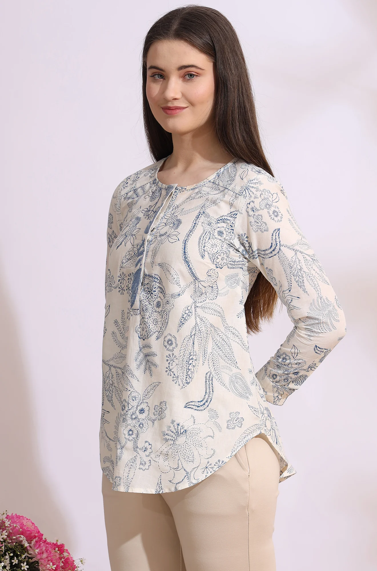 White and blue printed top with thread embroidery - Image 5