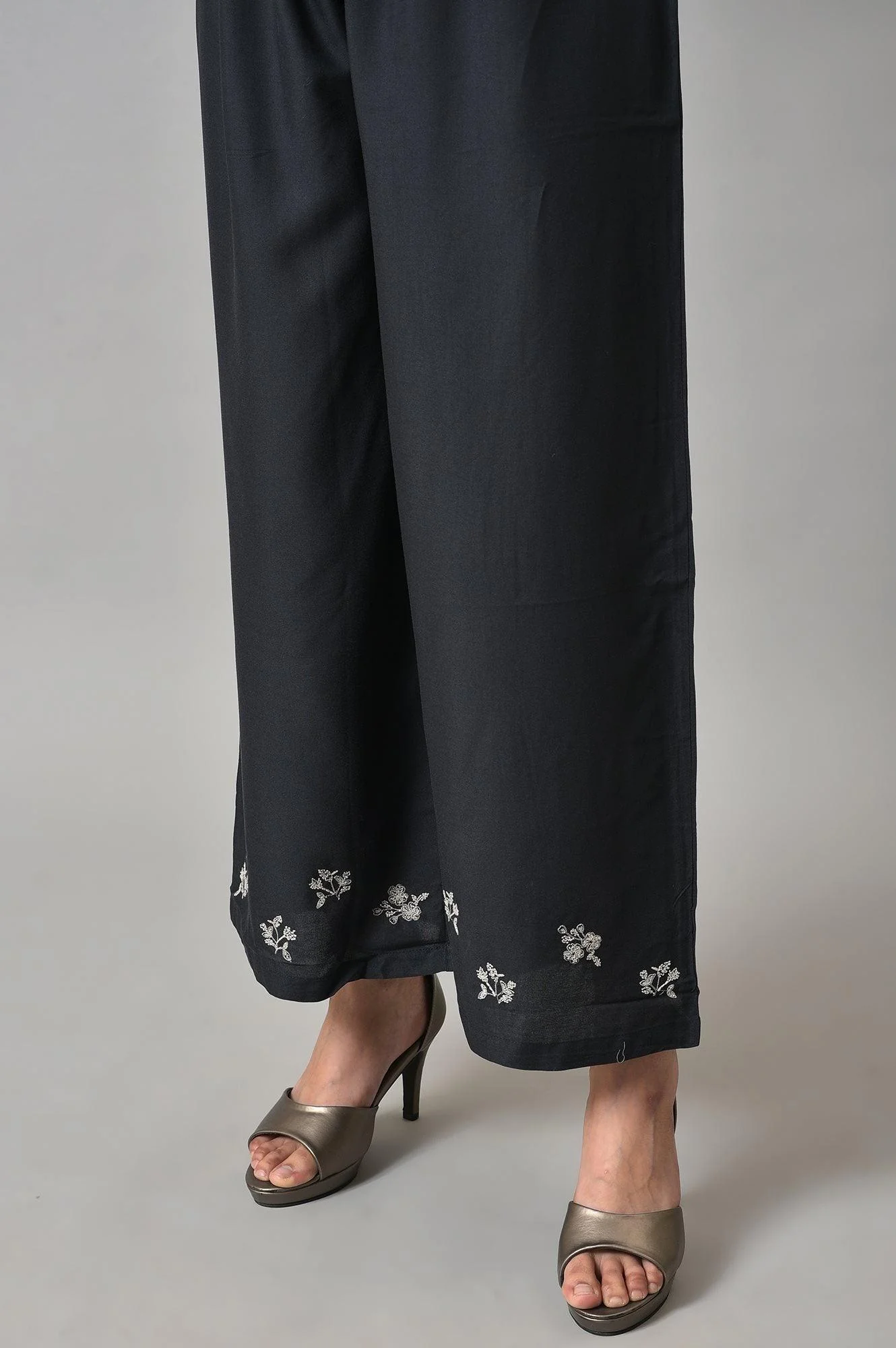 White And Deep Blue Ombre kurta With Printed Gillet And Parallel Pants - Image 8