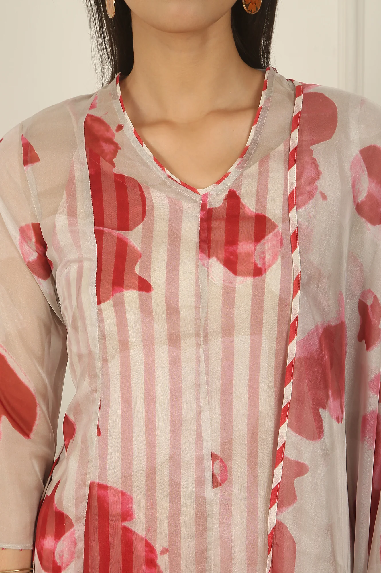 White and Red Printed Layered Organza Kurta, Pants and Dupatta Set - Image 4