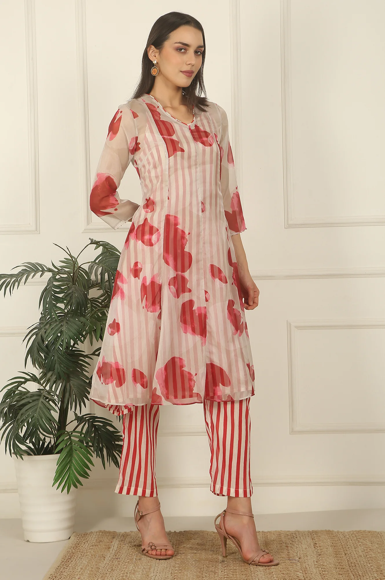 White and Red Printed Layered Organza Kurta, Pants and Dupatta Set - Image 7