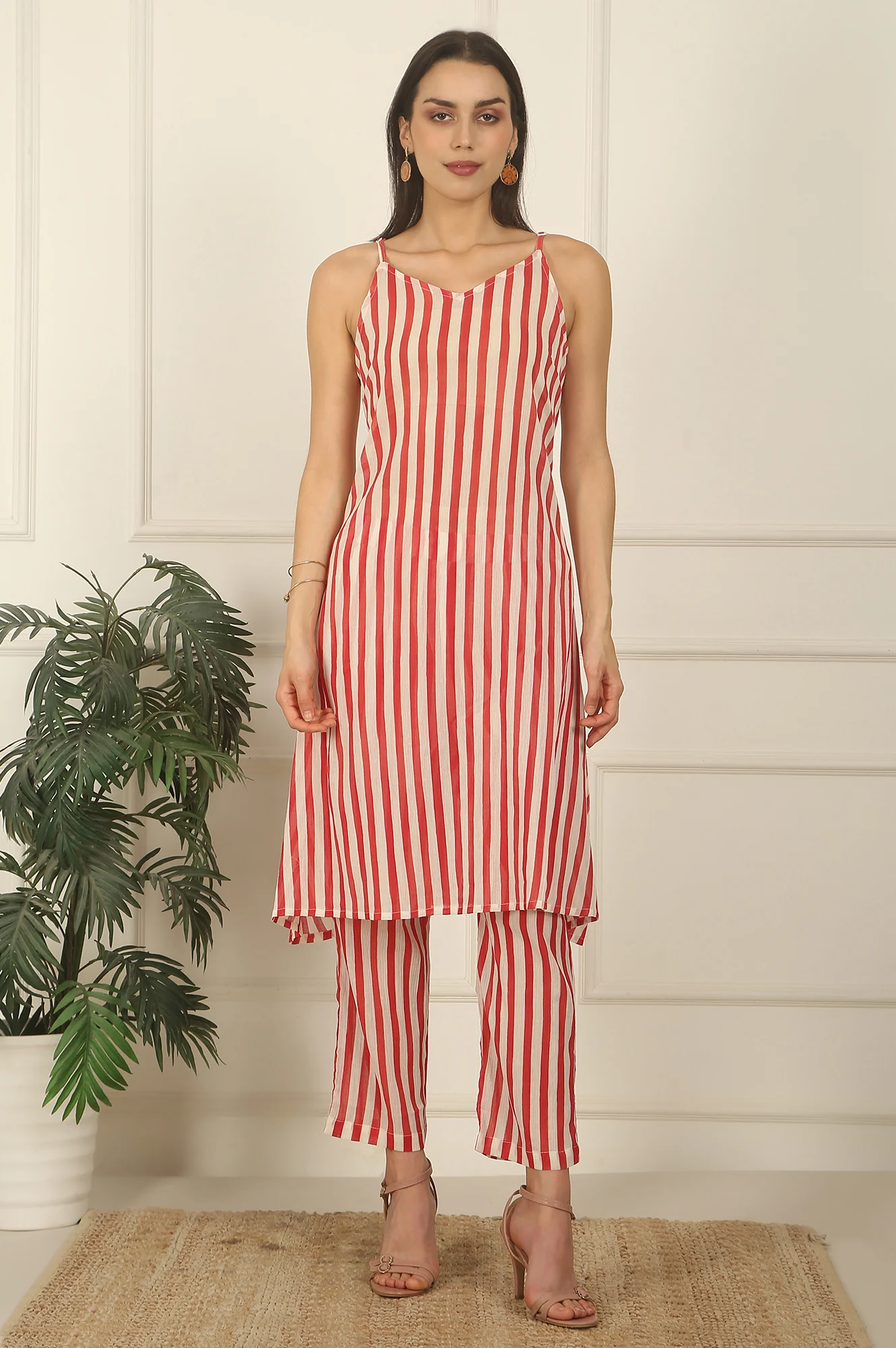 White and Red Printed Layered Organza Kurta, Pants and Dupatta Set - Image 8