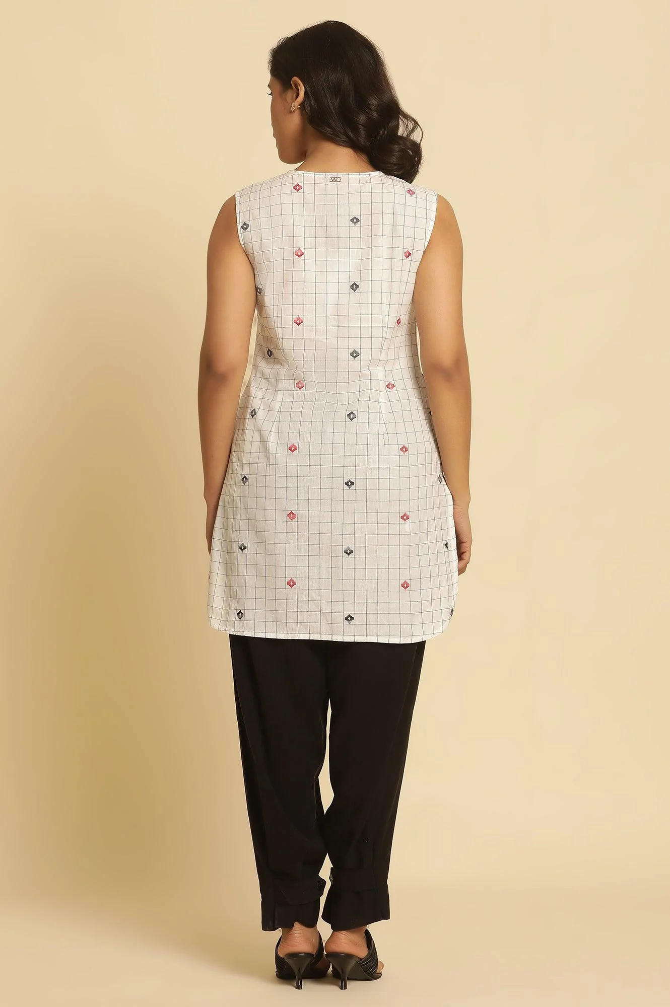White Checker Tunic With Curved Hemline - Image 4