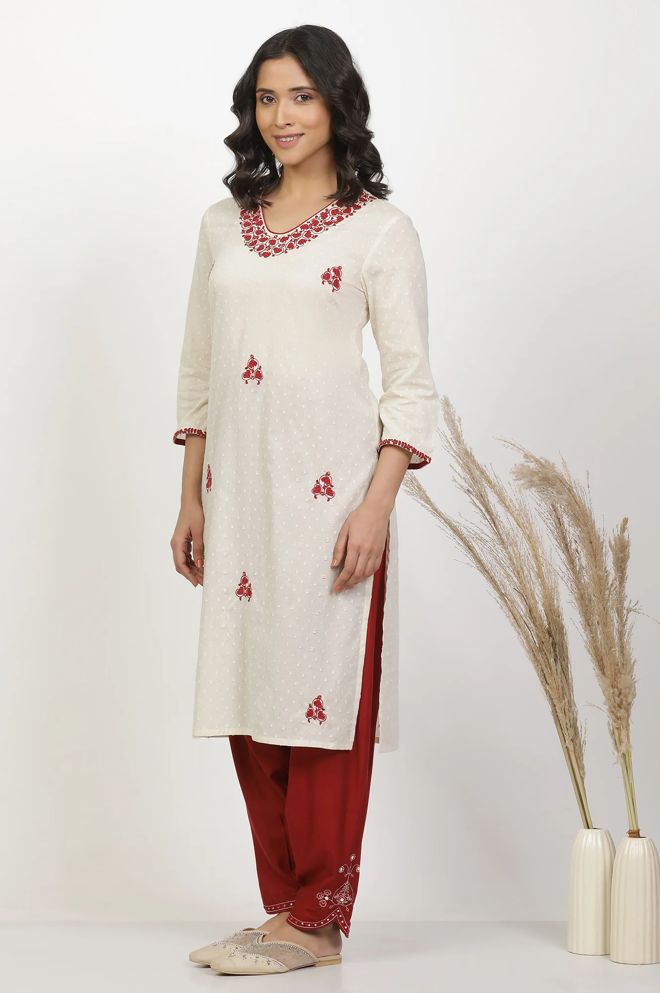 White Cotton Kurta With Red Embroidery - Image 2