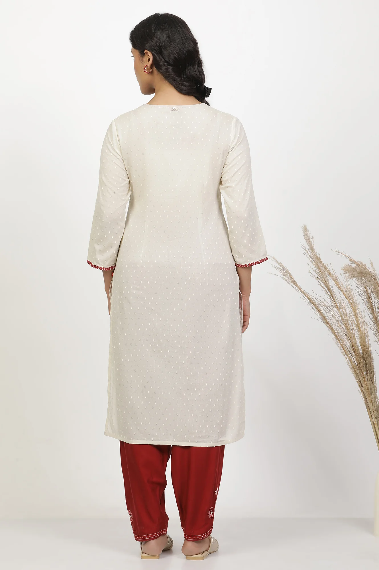 White Cotton Kurta With Red Embroidery - Image 3