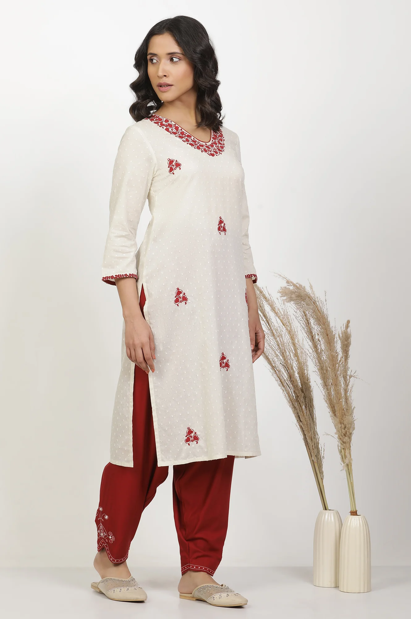 White Cotton Kurta With Red Embroidery - Image 4