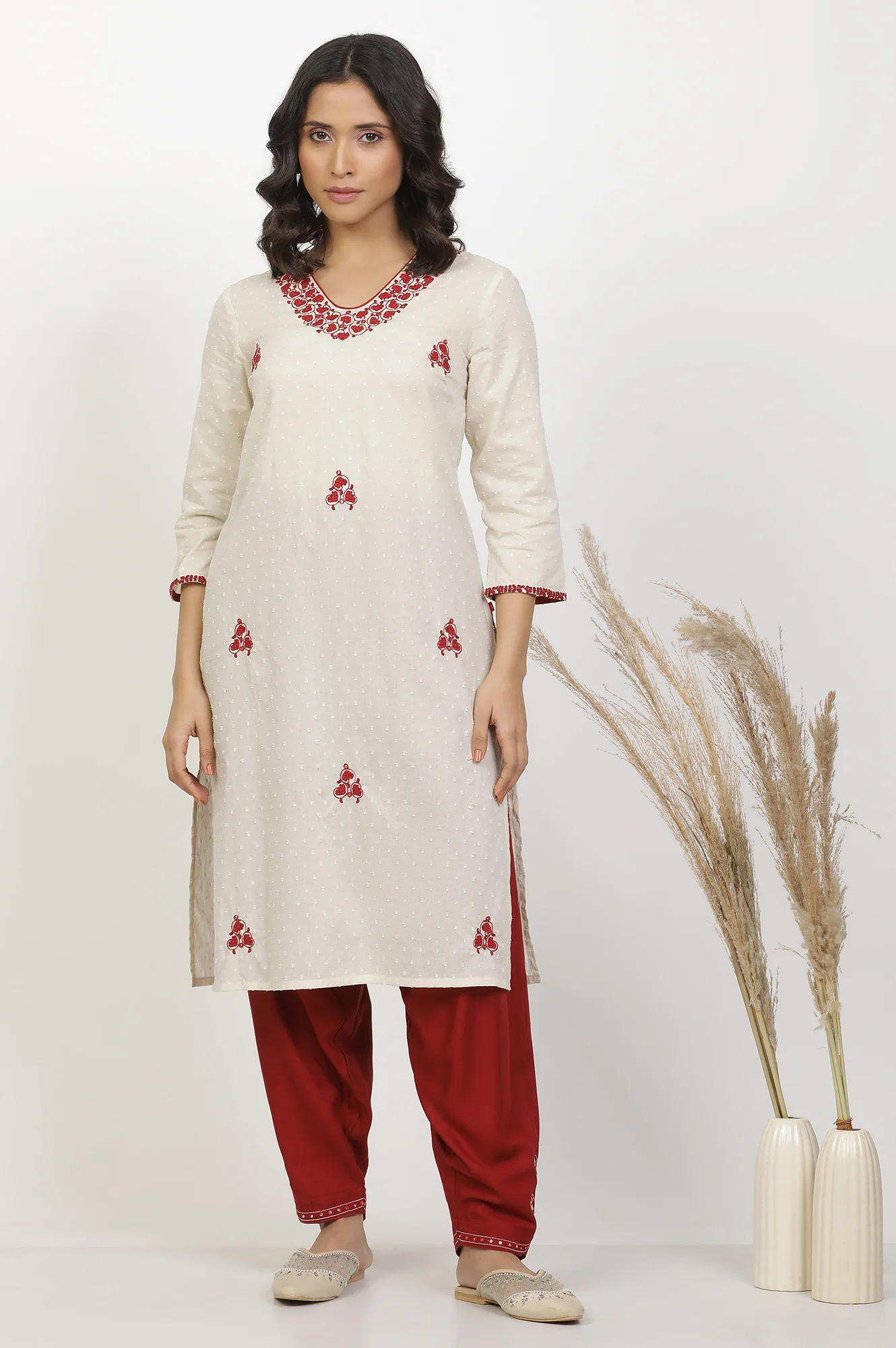 White Cotton Kurta With Red Embroidery - Image 7