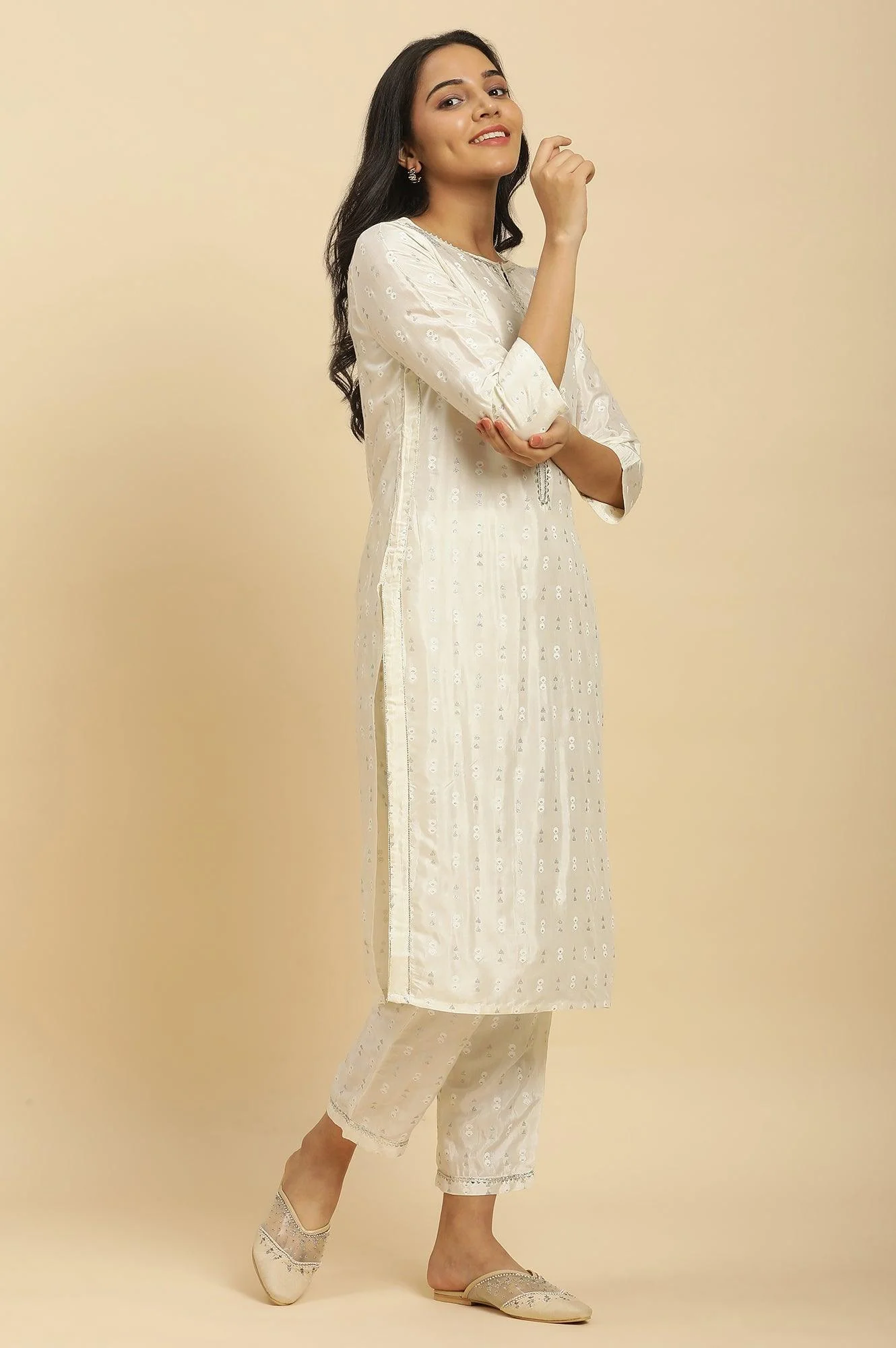 White Floral Glitter Printed Shantung Kurta And Pants Set - Image 4