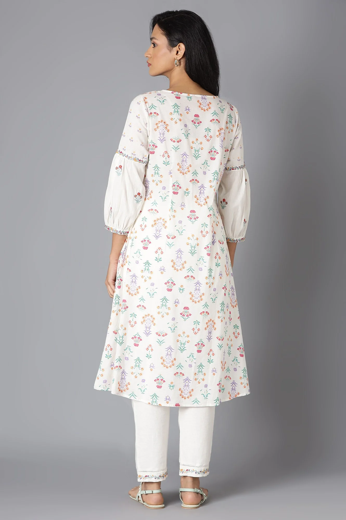 White Floral Print kurta And Slim Pants Set - Image 2