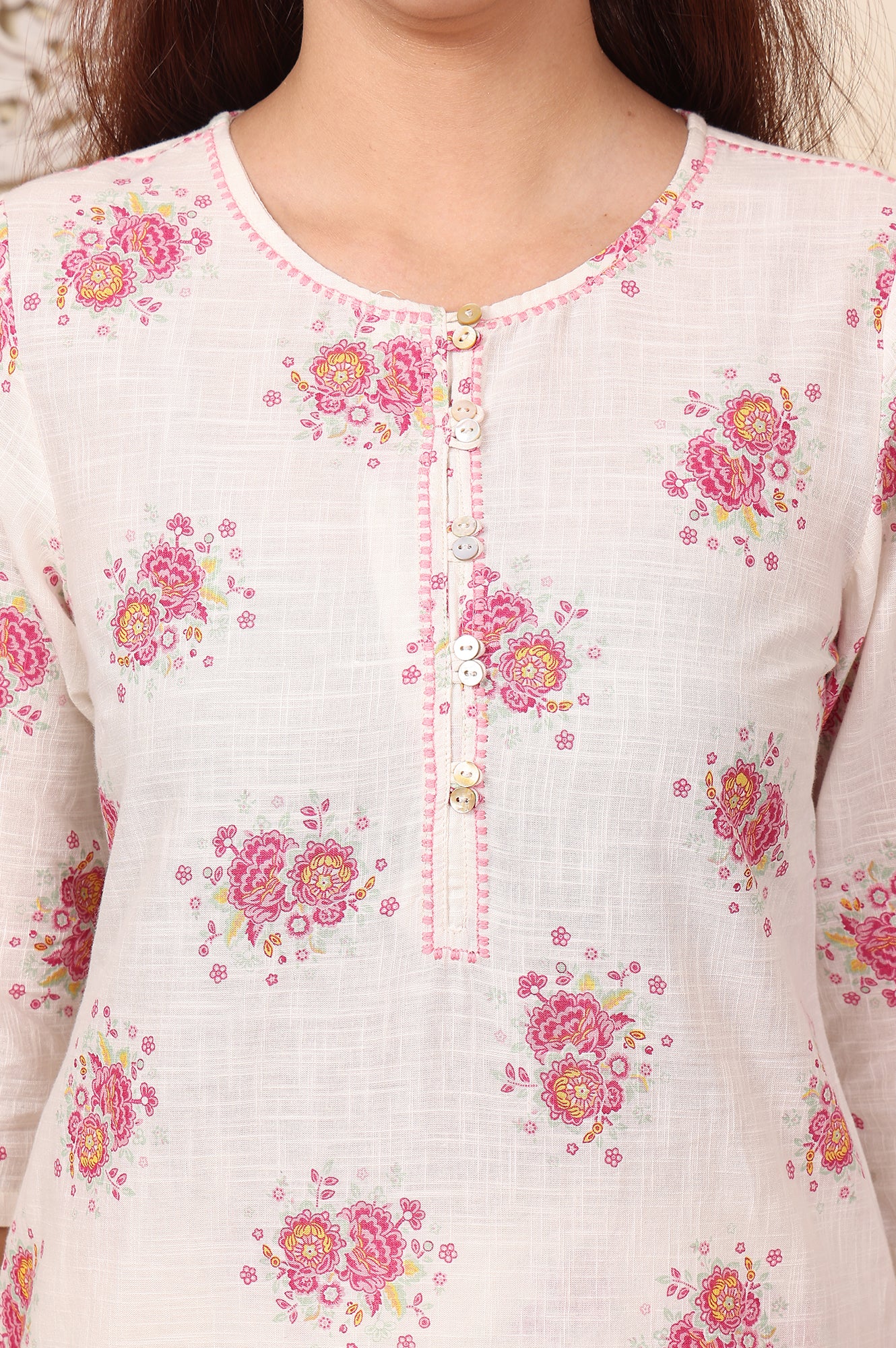White Floral Printed A-Line Pure Cotton Kurta And Pants Co-Ord Set - Image 3