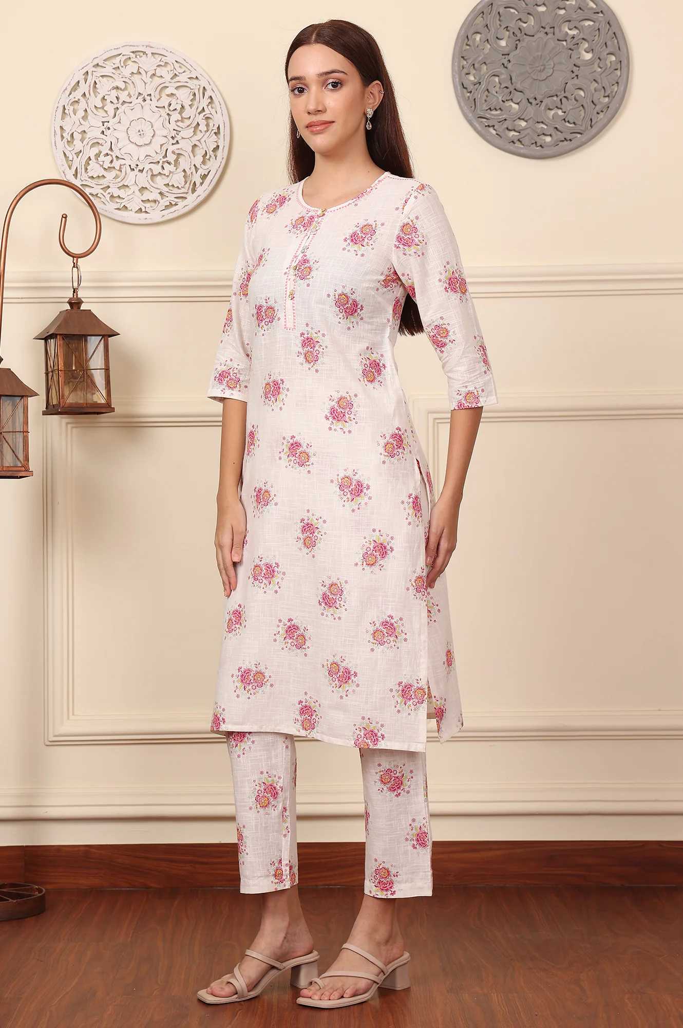 White Floral Printed A-Line Pure Cotton Kurta And Pants Co-Ord Set - Image 6