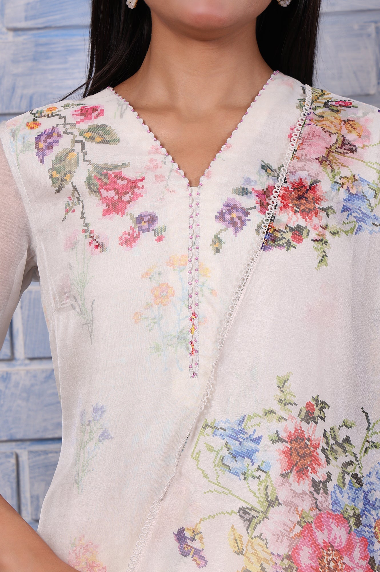 White Floral Printed Beads Organza Straight Kurta, Straight Pant And Dupatta Set - Image 3