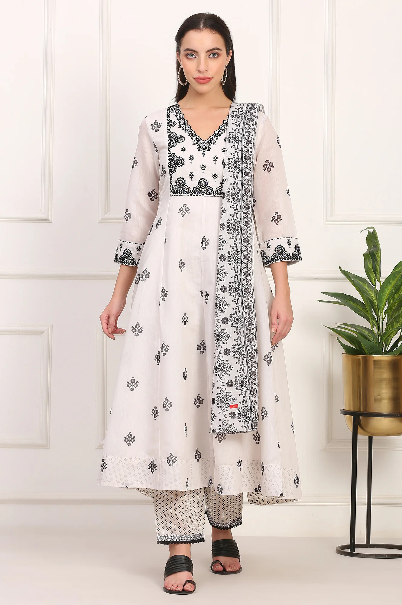 White Floral Printed Embellished Chanderi Flared Kurta, Pant and Dupatta Set - Image 2