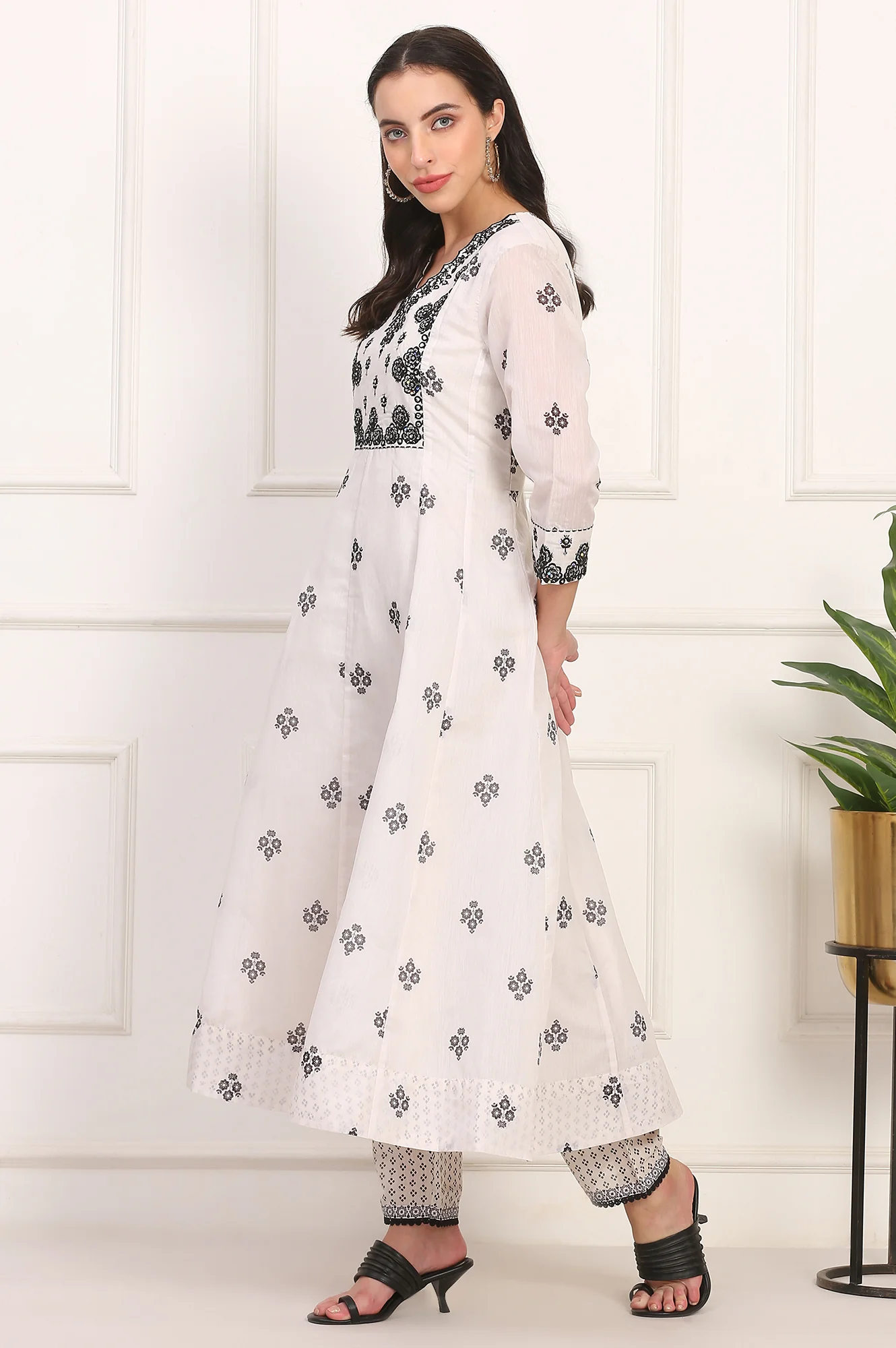 White Floral Printed Embellished Chanderi Flared Kurta, Pant and Dupatta Set - Image 4