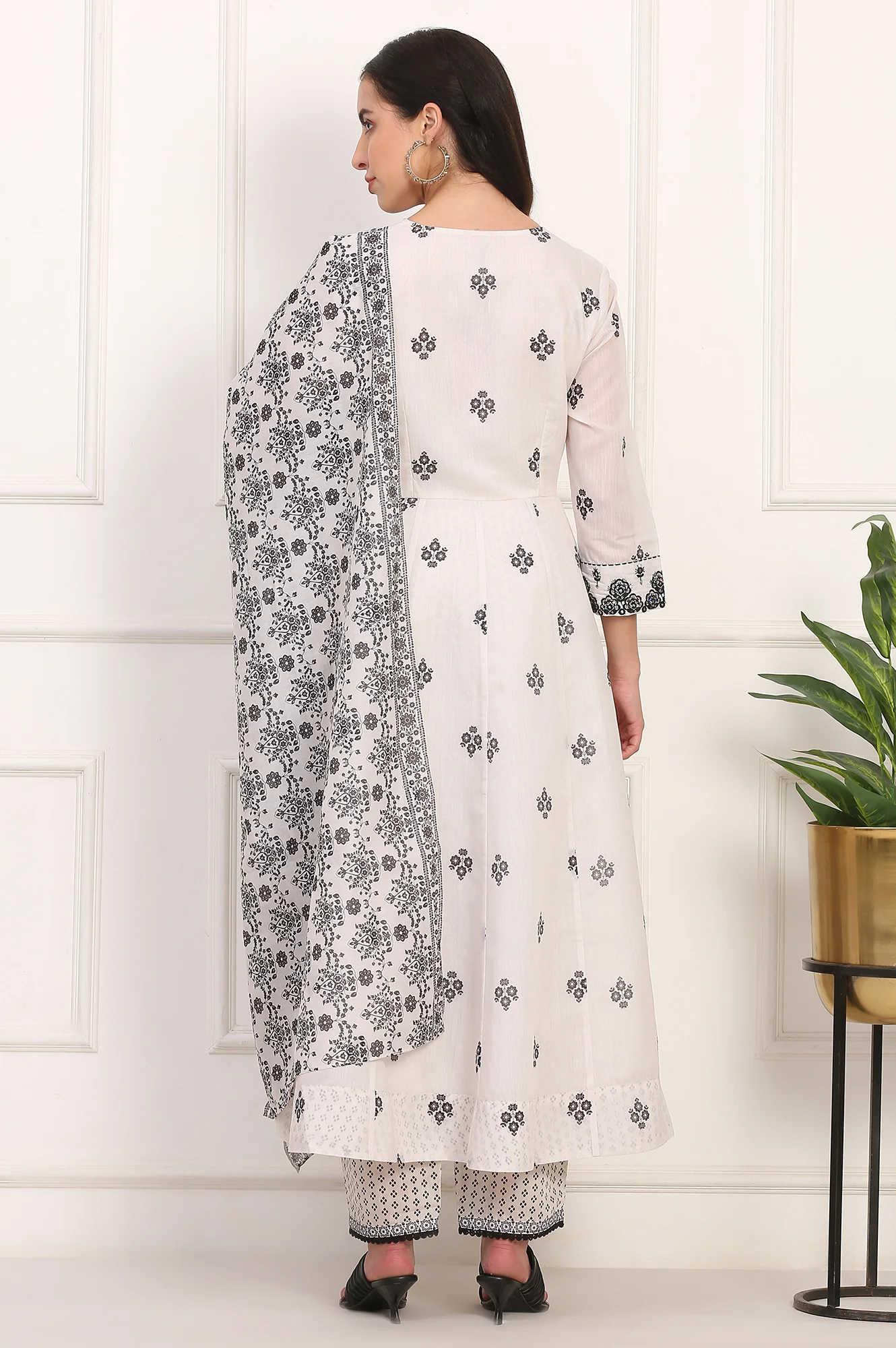 White Floral Printed Embellished Chanderi Flared Kurta, Pant and Dupatta Set - Image 5