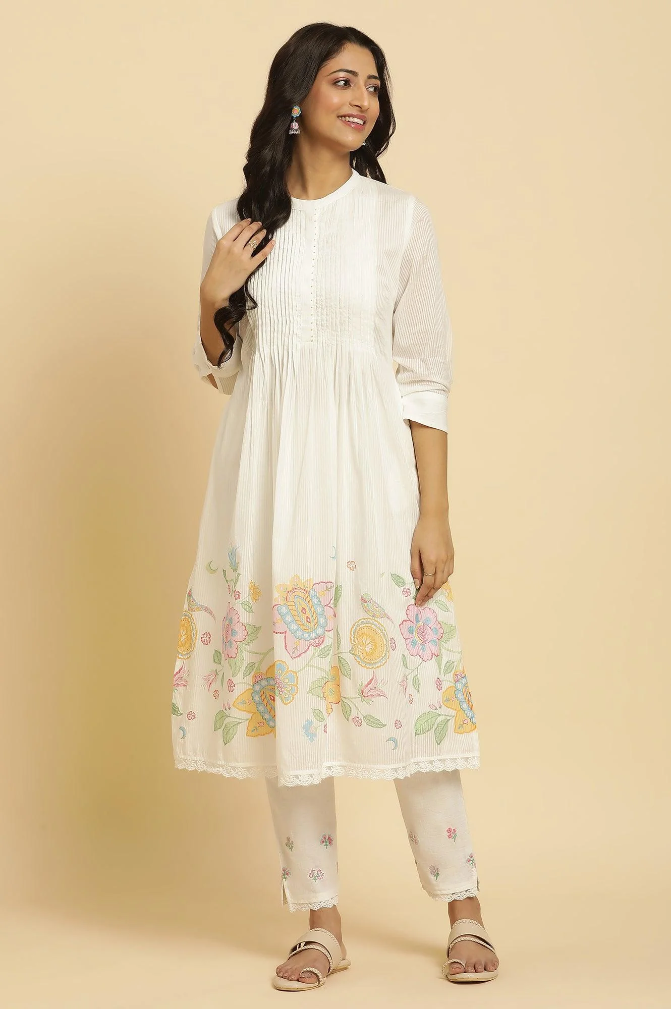 White Floral Printed Kurta and Pants Set - Image 3
