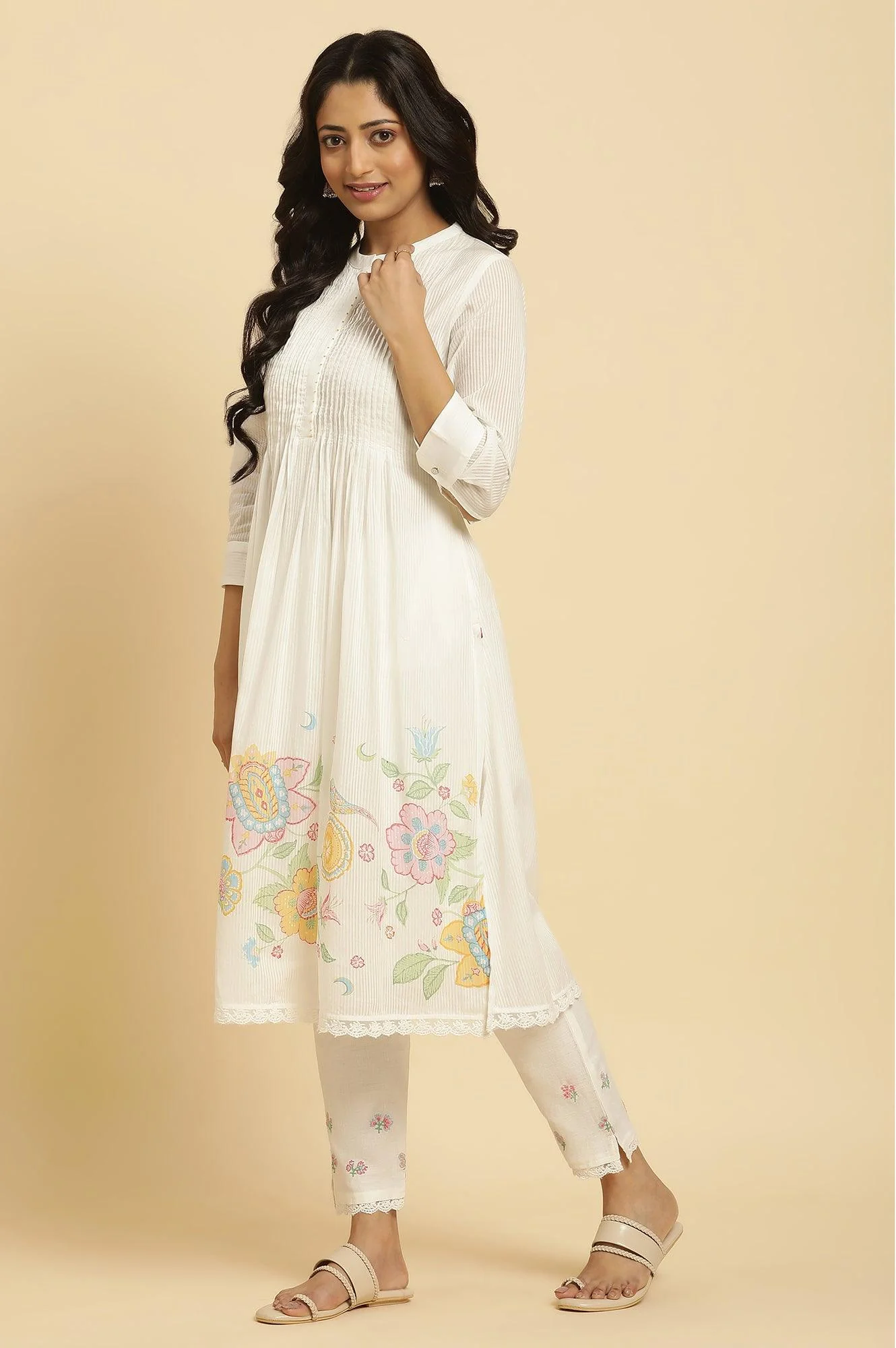 White Floral Printed Kurta and Pants Set - Image 4
