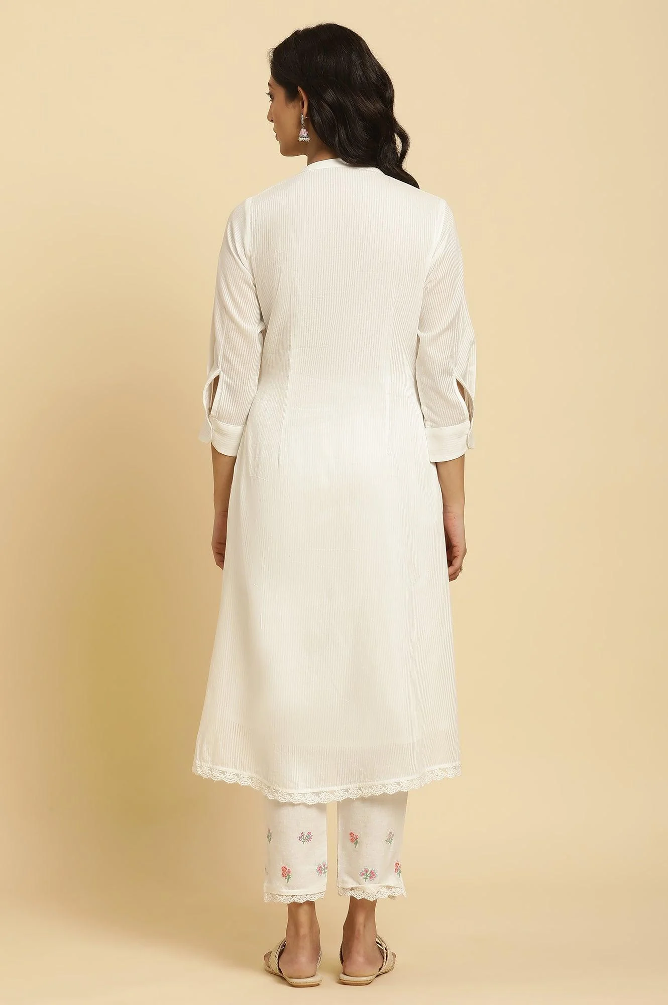 White Floral Printed Kurta and Pants Set - Image 5