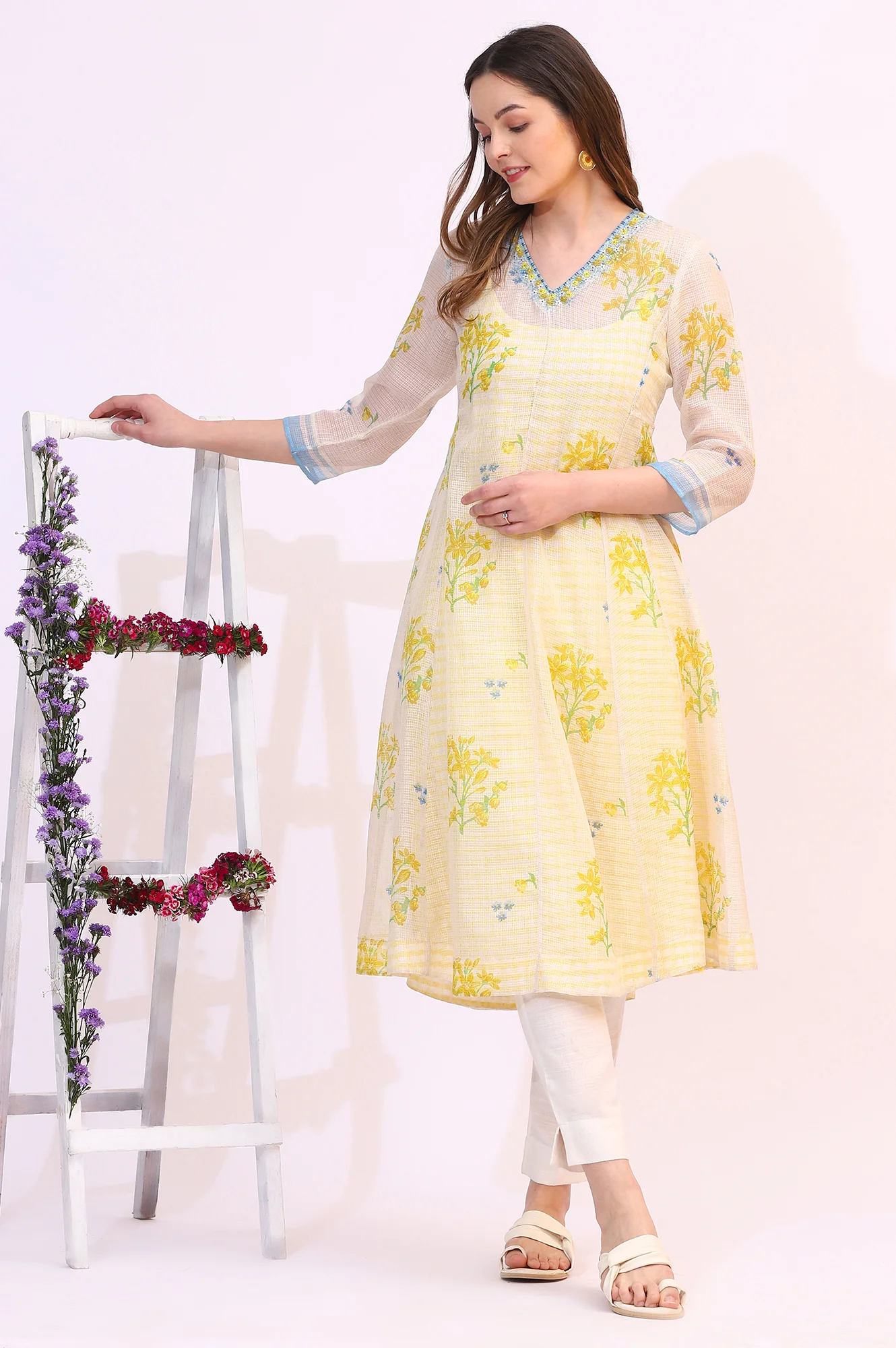 White Floral Printed Sequined Kota Layered Kurta - Image 2