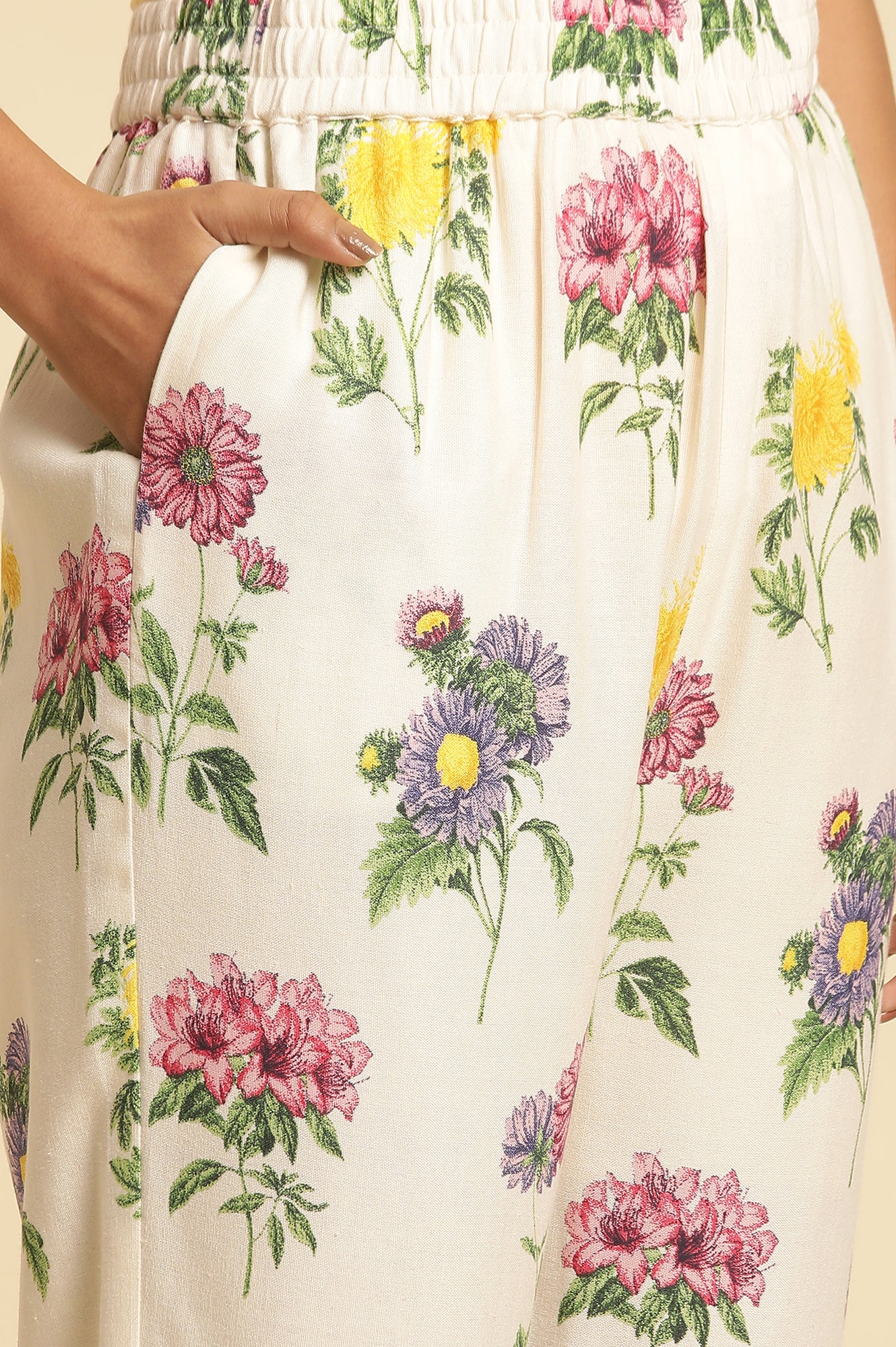 White Floral Printed Short Kurta And Pants Set - Image 9
