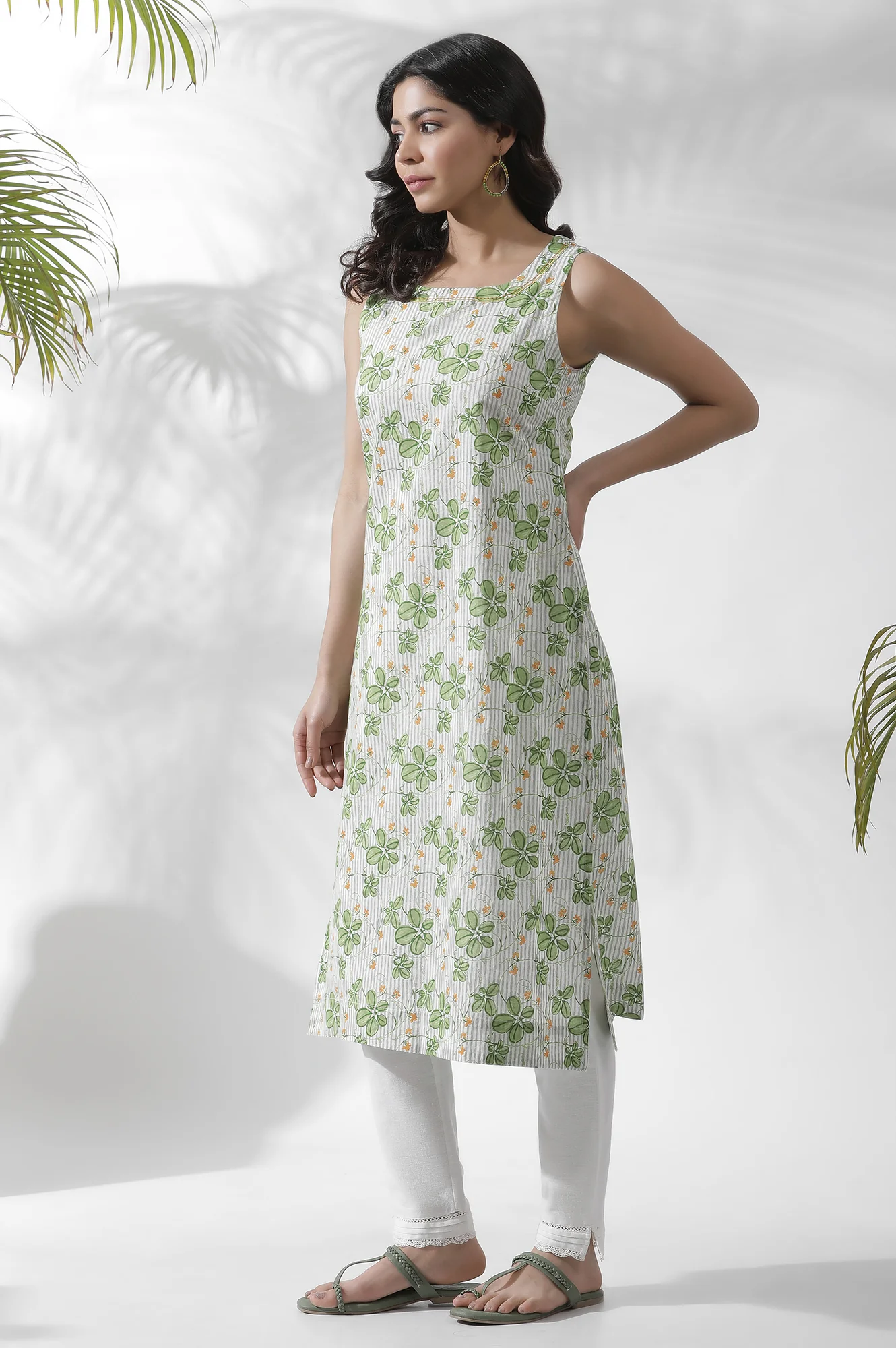 White Floral Printed Sleeveless Cotton Kurta - Image 3
