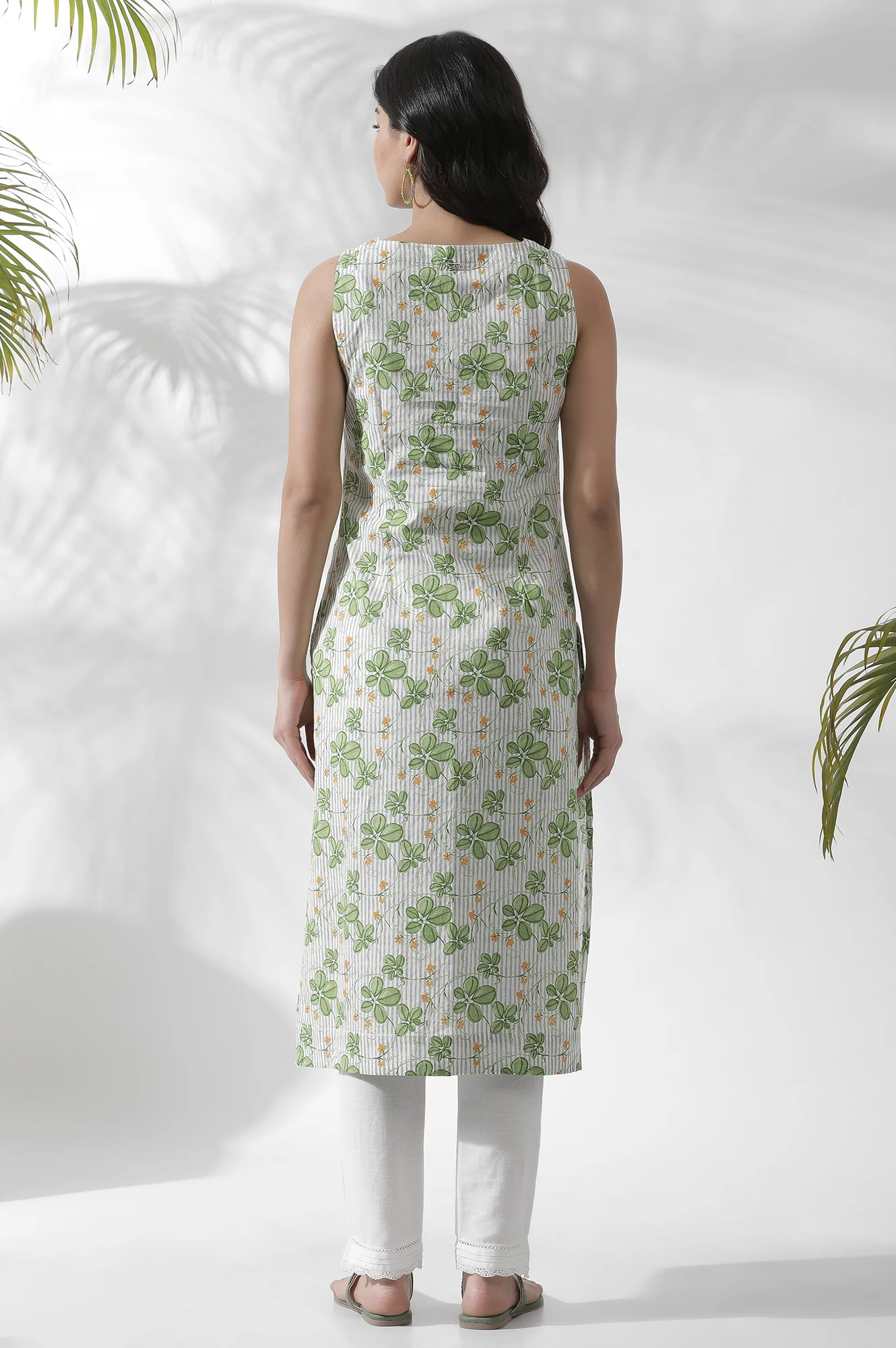 White Floral Printed Sleeveless Cotton Kurta - Image 4