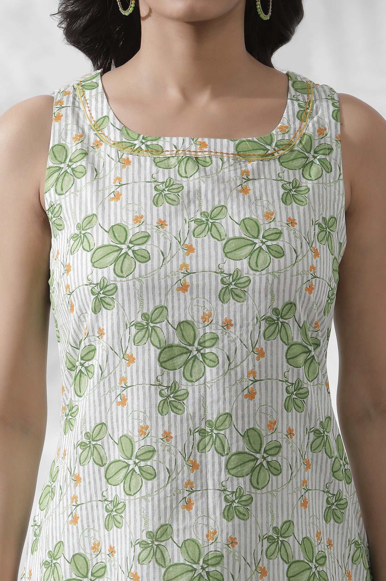 White Floral Printed Sleeveless Cotton Kurta - Image 6