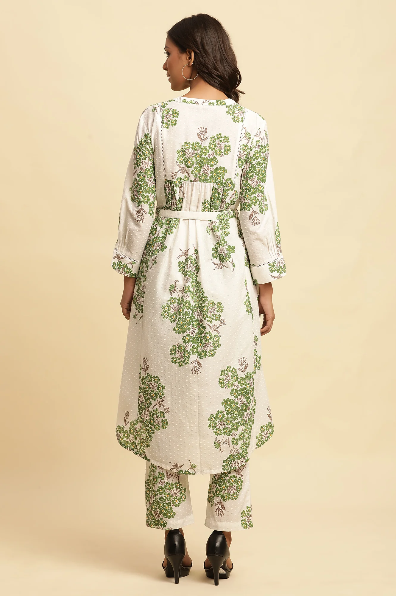 White Floral Printed Textured Cotton Kurta And Pants Co-Ord Set - Image 4