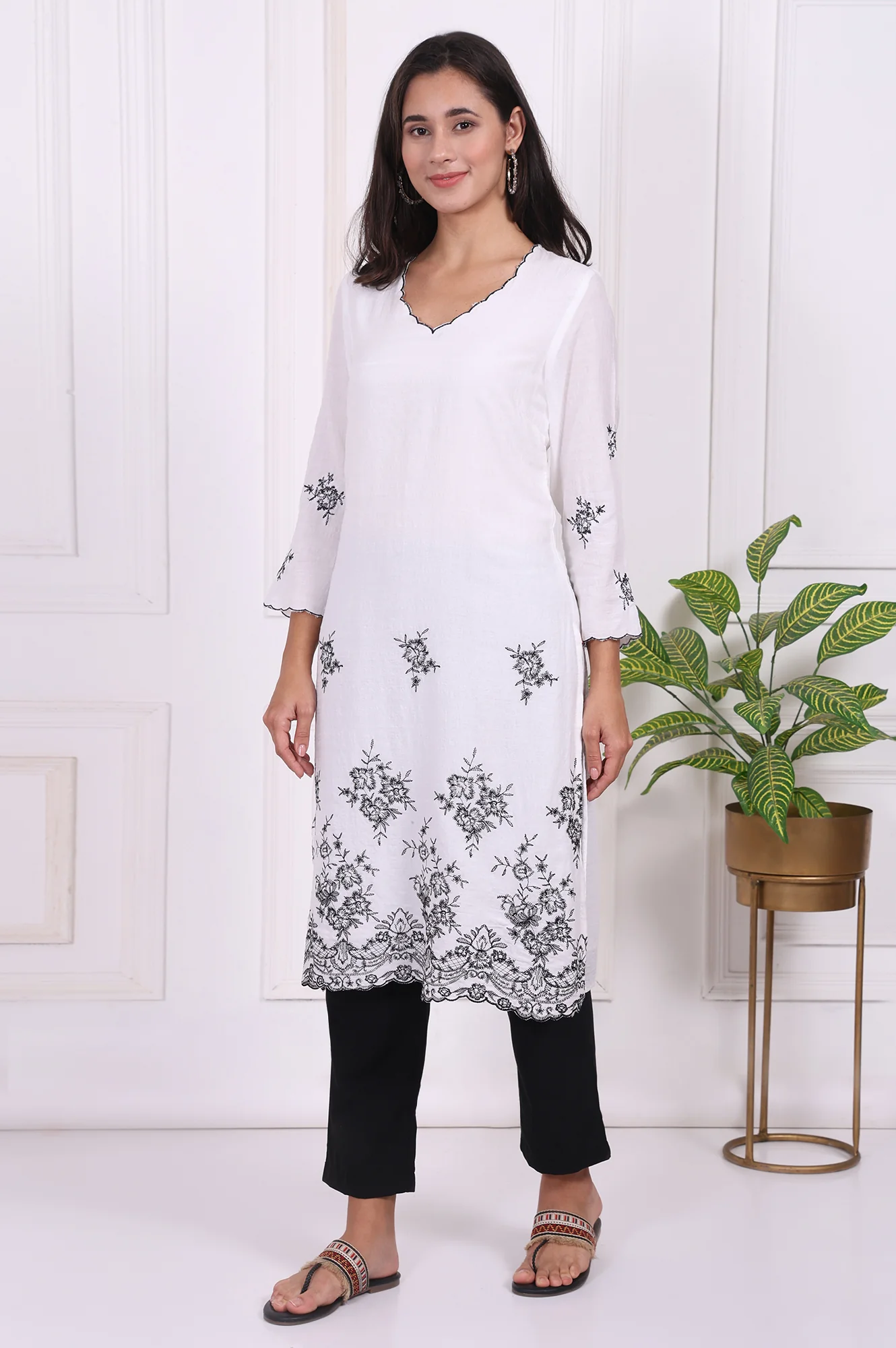 White Floral Printed Thread Embroidered Rayon Straight Kurta - Image 4