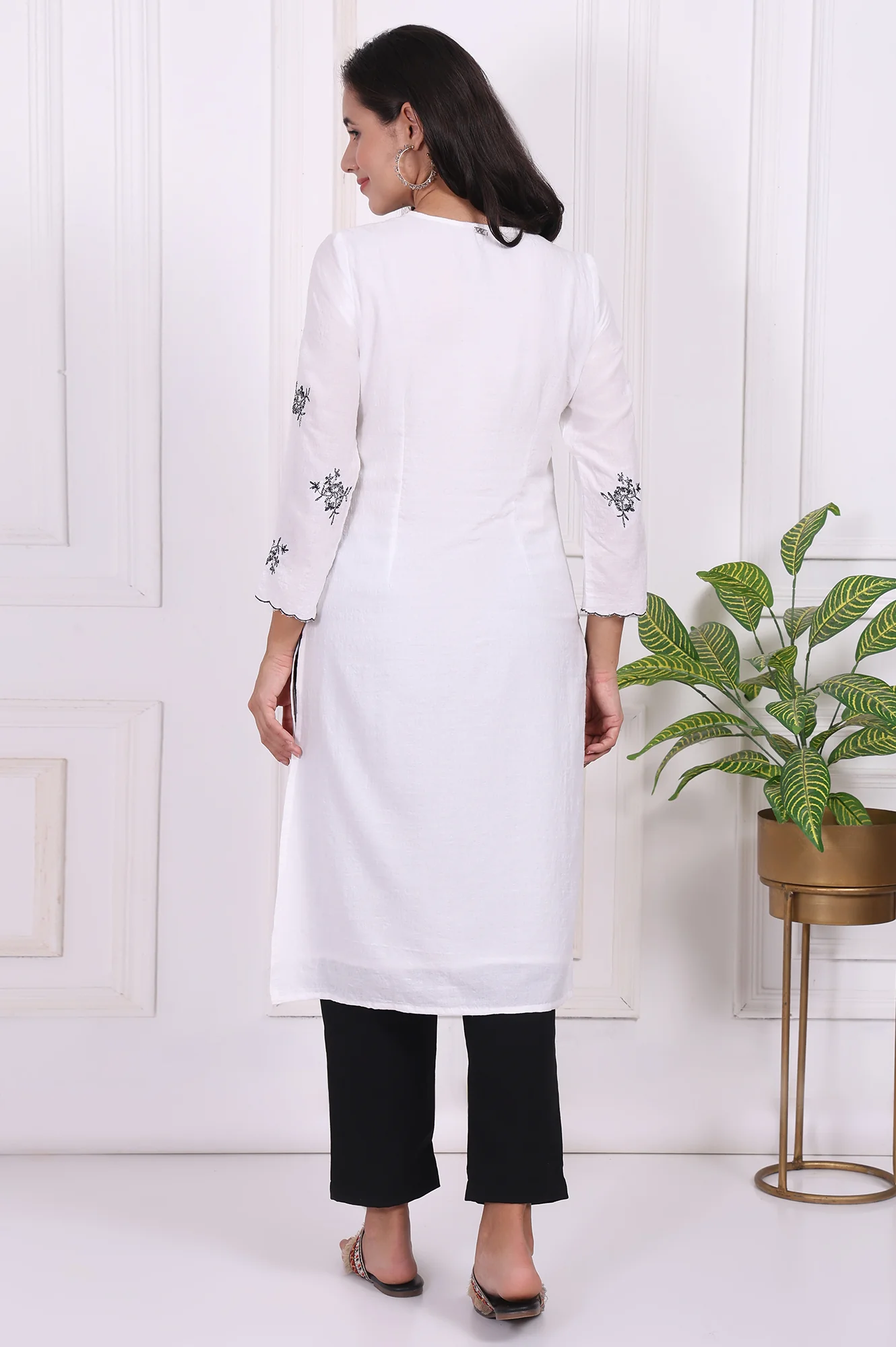 White Floral Printed Thread Embroidered Rayon Straight Kurta - Image 5