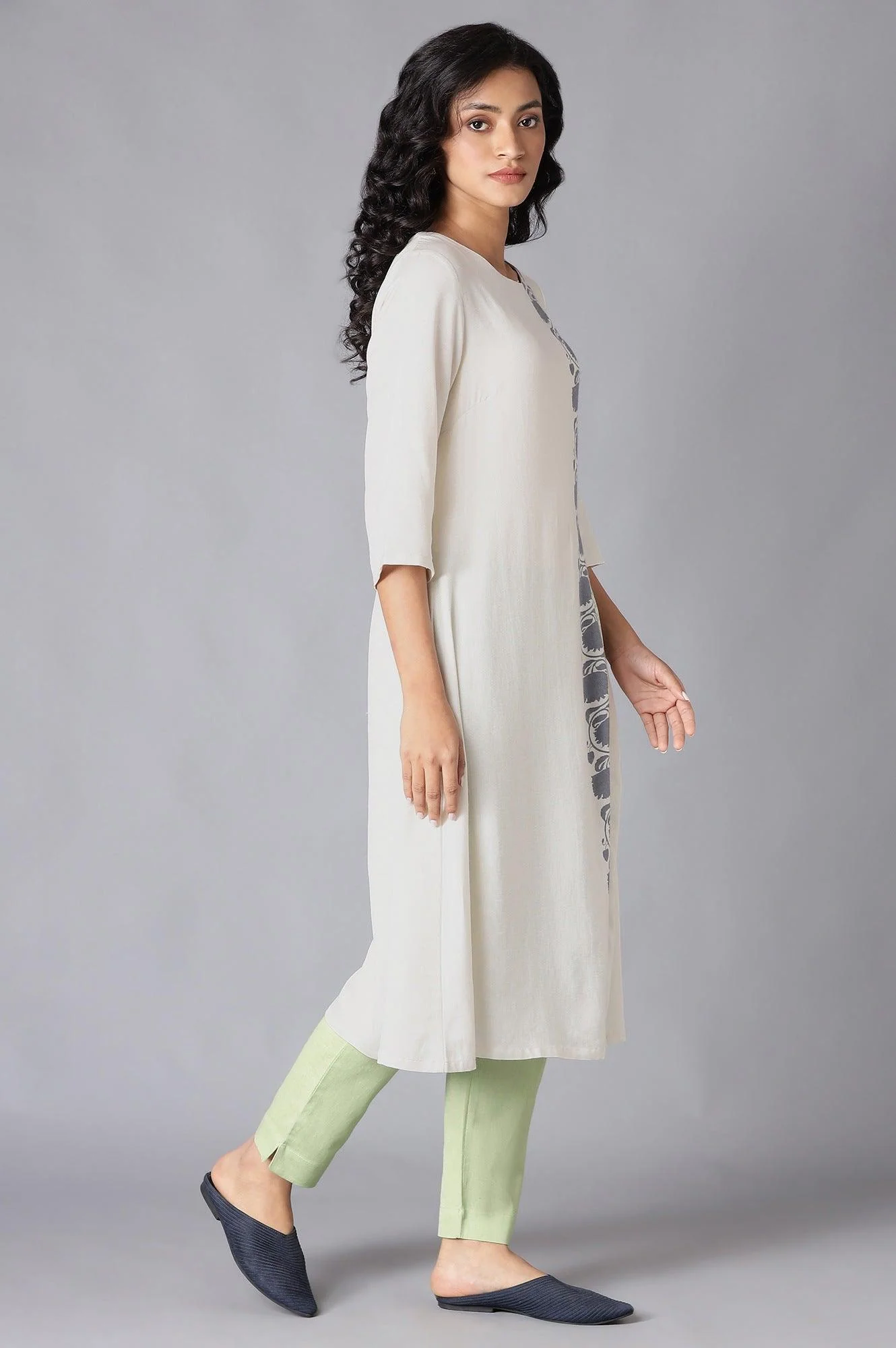 White Printed A-Line kurta - Image 4