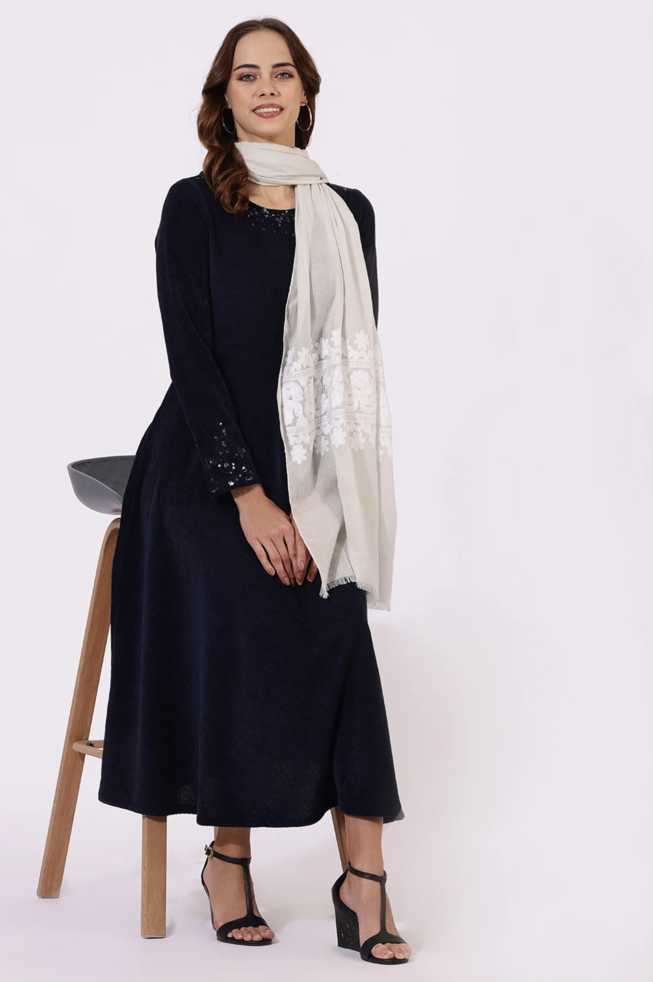 White Printed Thread Work Pure Cotton Shawls & Stole - Image 2