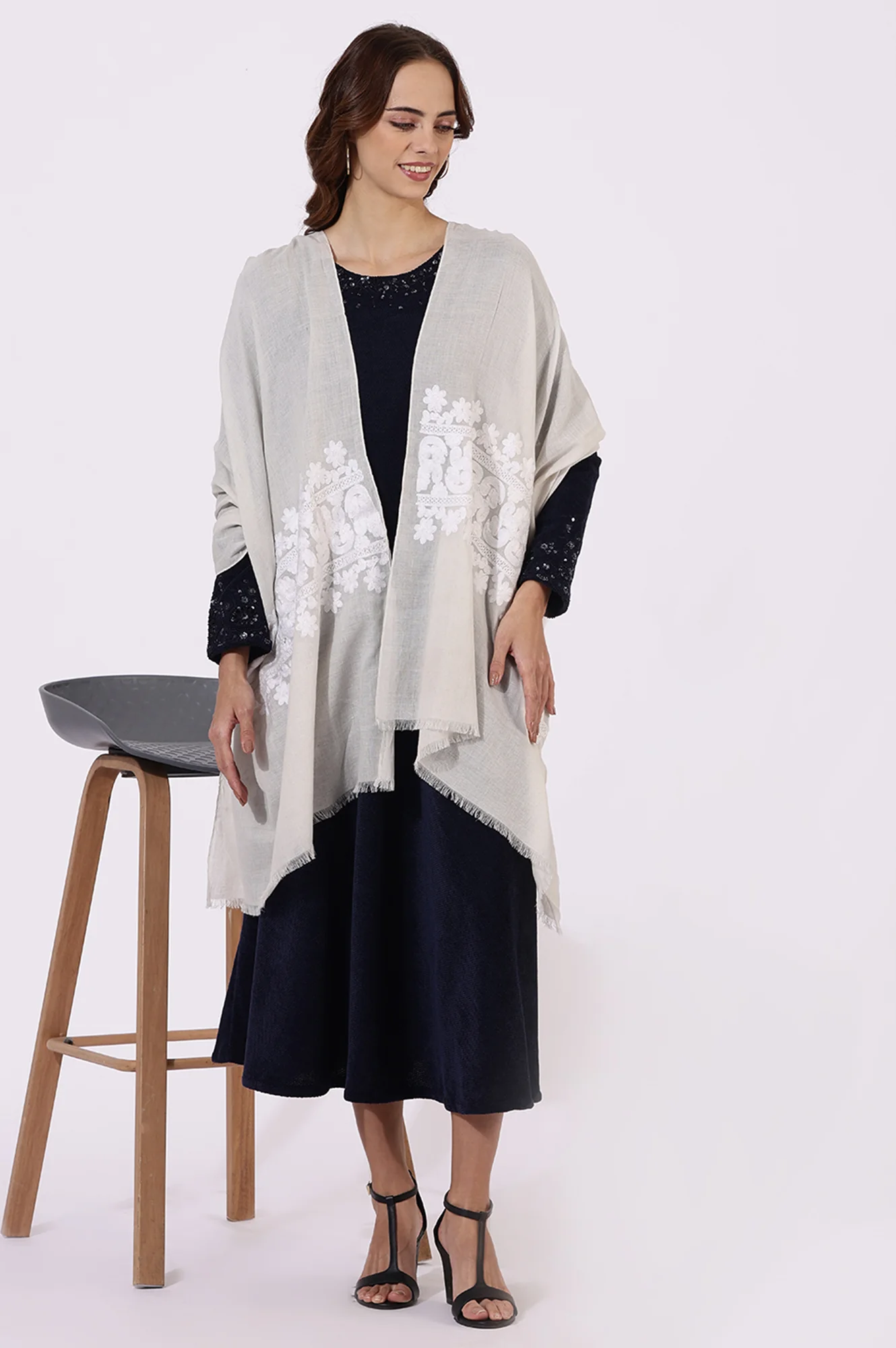 White Printed Thread Work Pure Cotton Shawls & Stole - Image 3