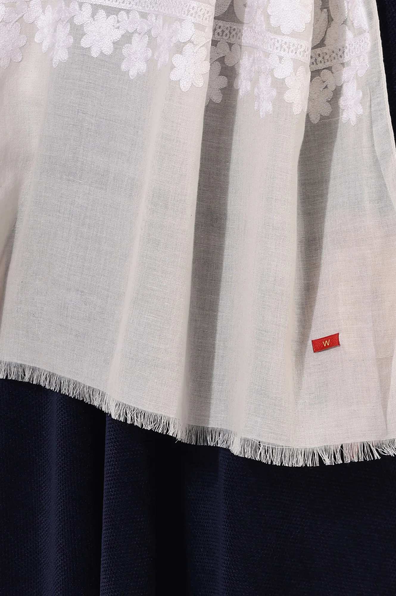 White Printed Thread Work Pure Cotton Shawls & Stole - Image 4