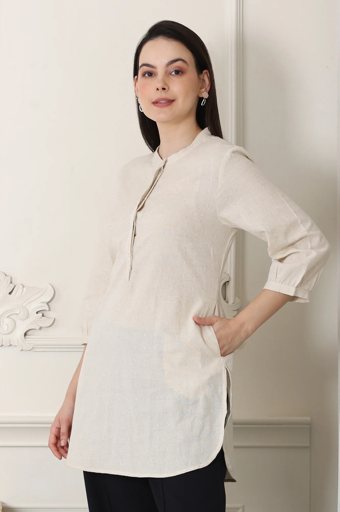 White Solid Textured Cotton Flax Mandarin Collar Tunic - Image 4
