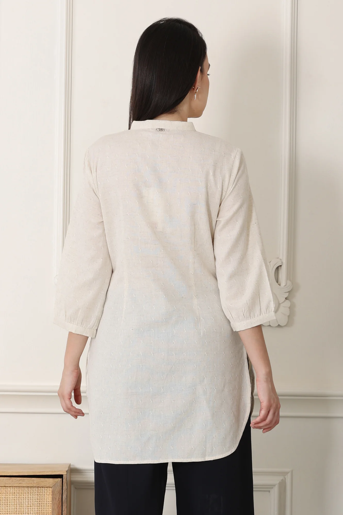 White Solid Textured Cotton Flax Mandarin Collar Tunic - Image 5