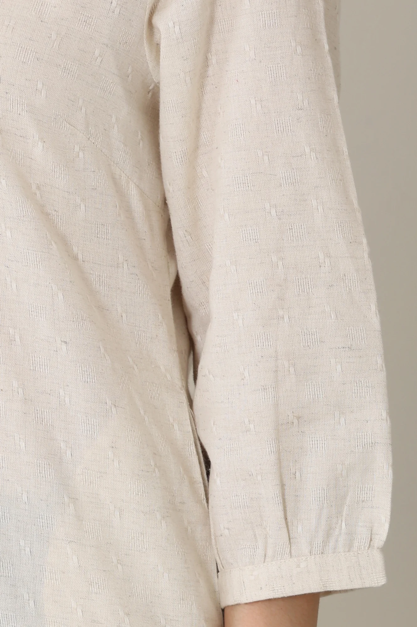 White Solid Textured Cotton Flax Mandarin Collar Tunic - Image 8