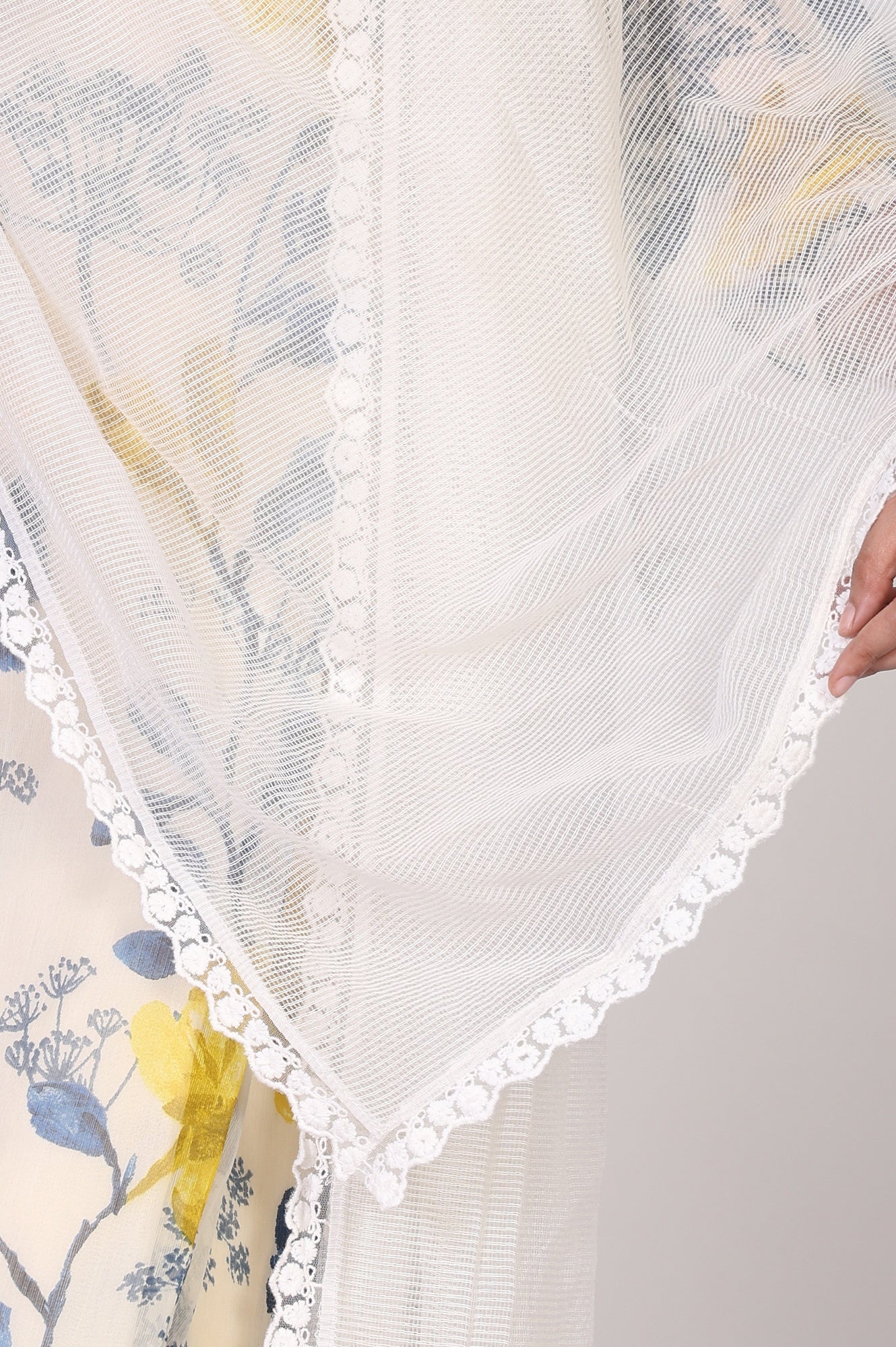 White Striped Lace Detail Straight Woven Dupatta - Image 3