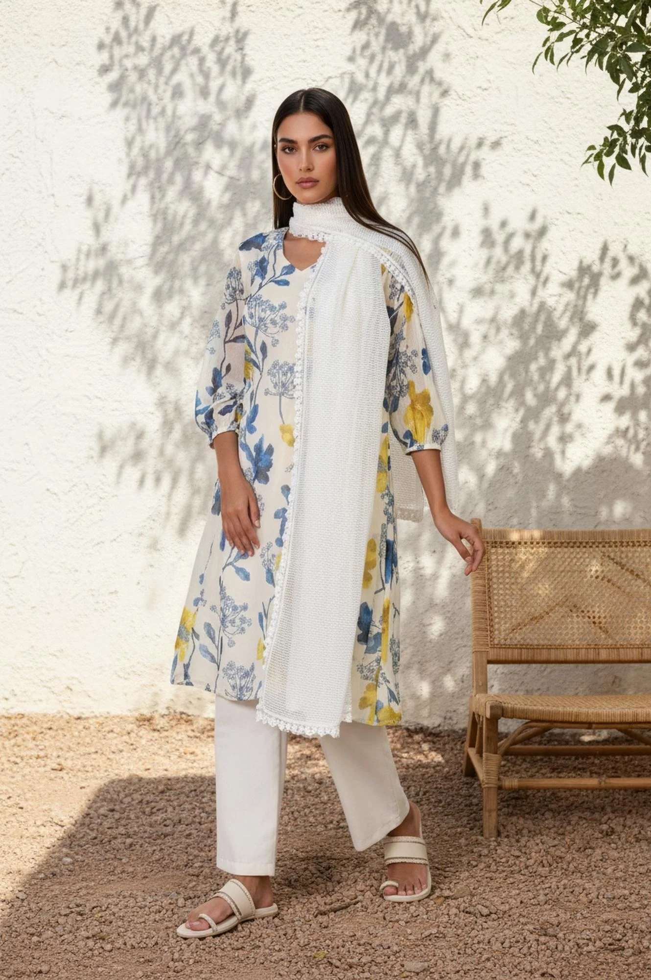 White Striped Lace Detail Straight Woven Dupatta - Image 4